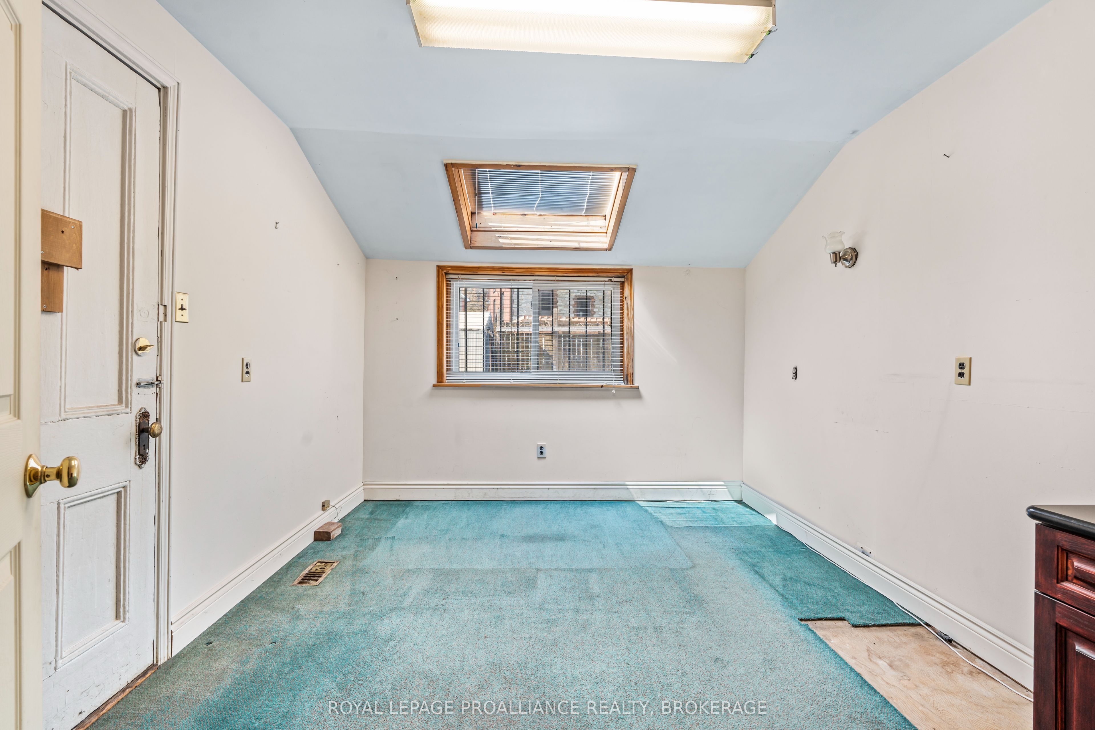 272 Wellington Street Property Photo 9