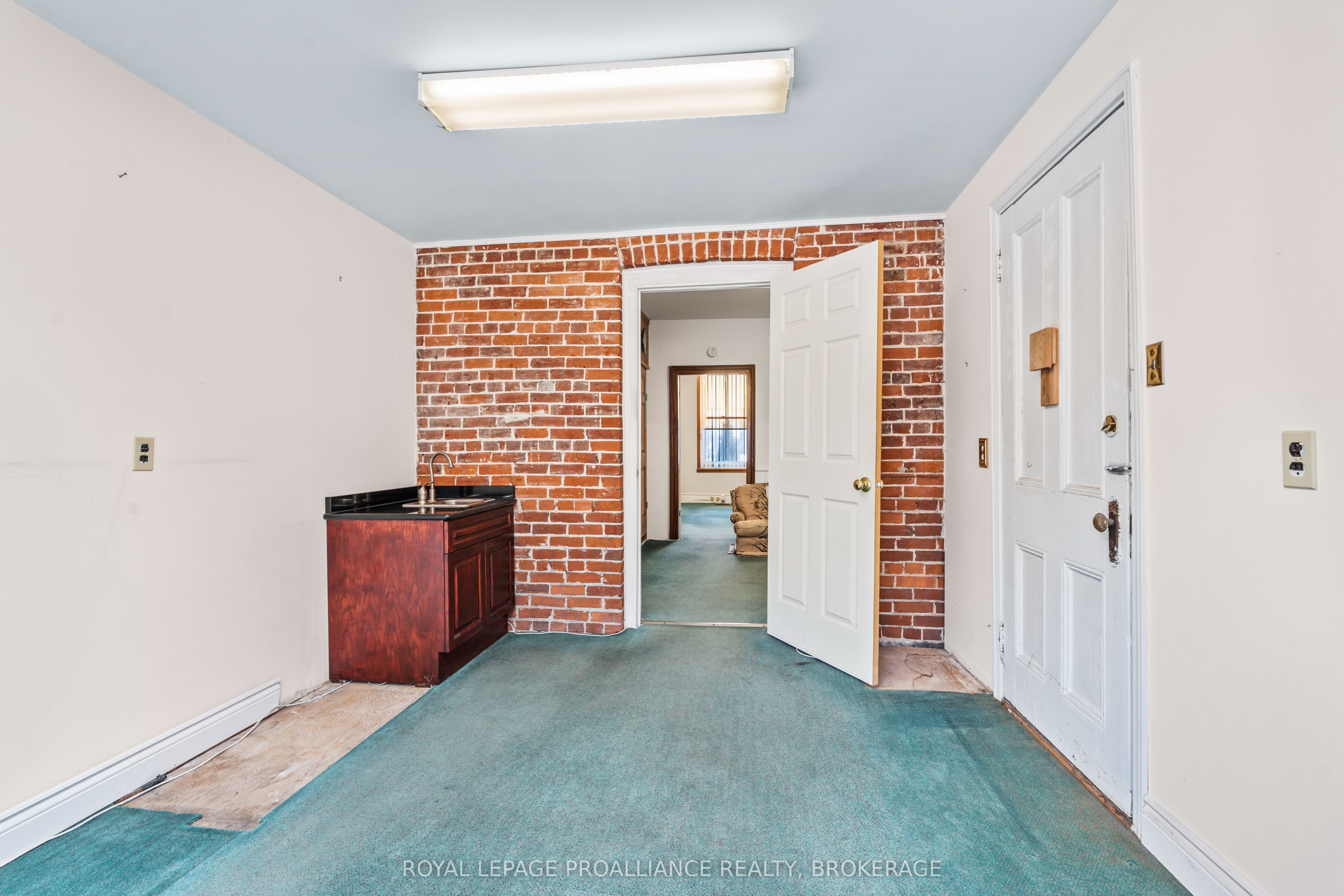 272 Wellington Street Property Photo 10