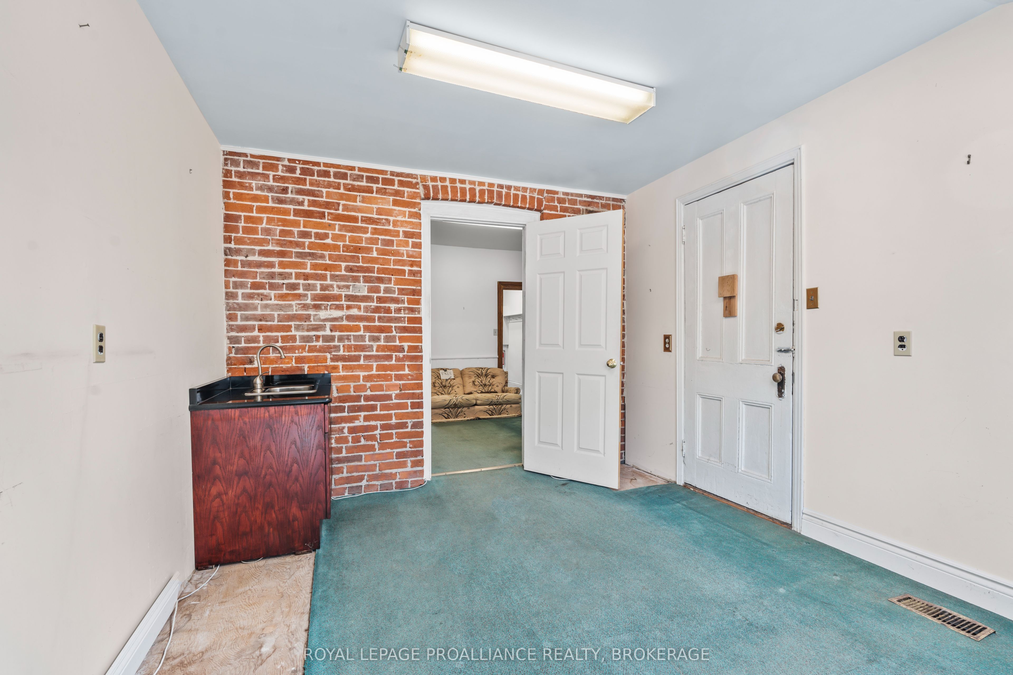 272 Wellington Street Property Photo 11