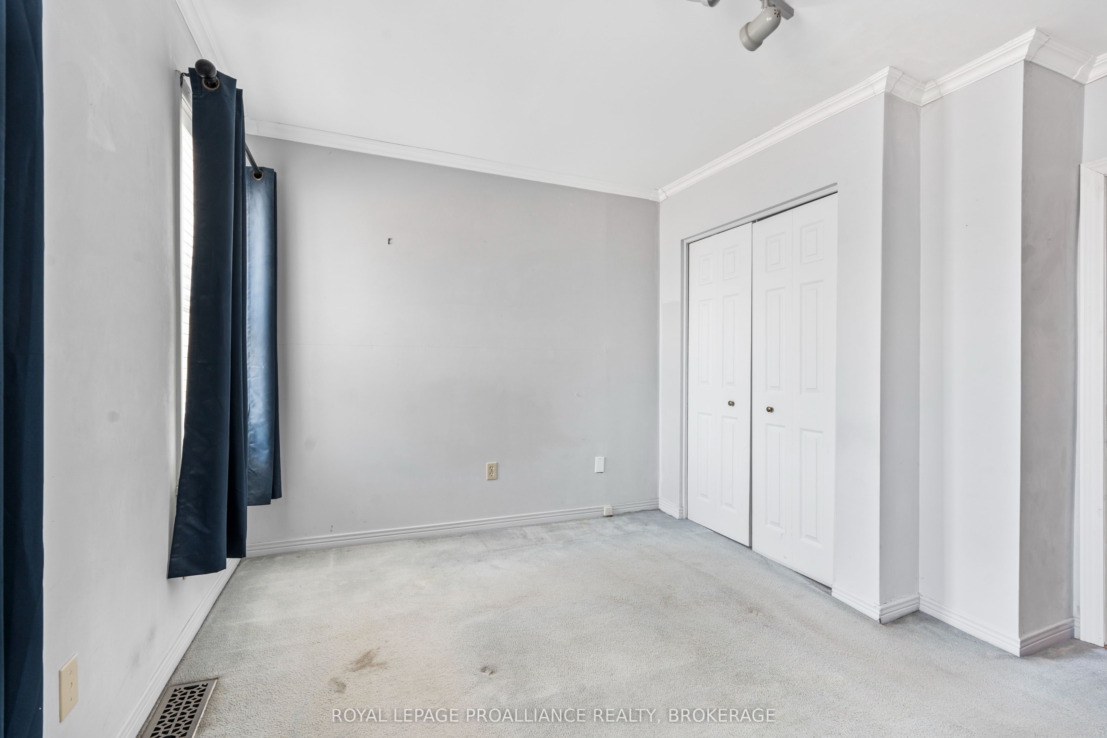 272 Wellington Street Property Photo 12