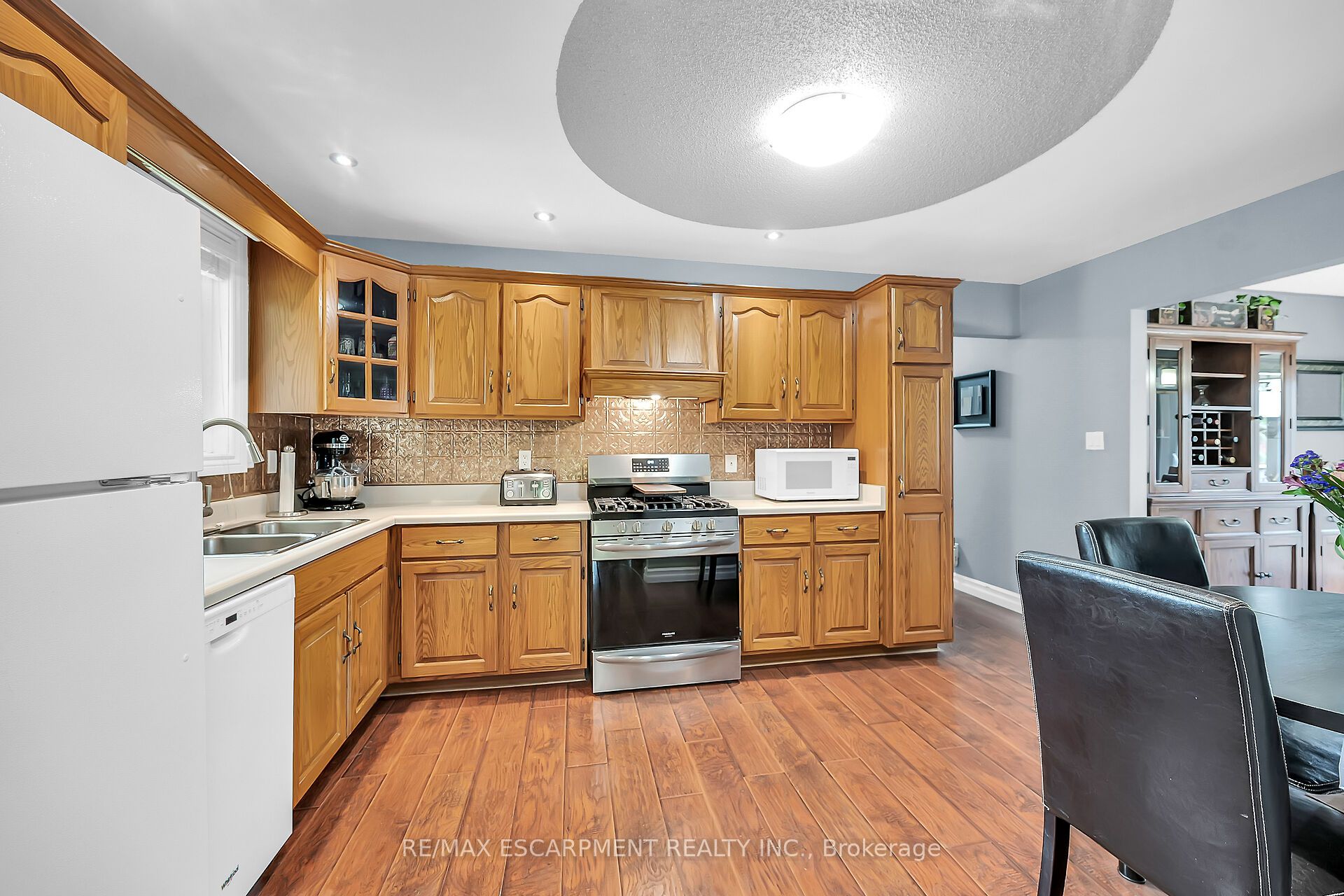 136 Secord Street Property Photo 4