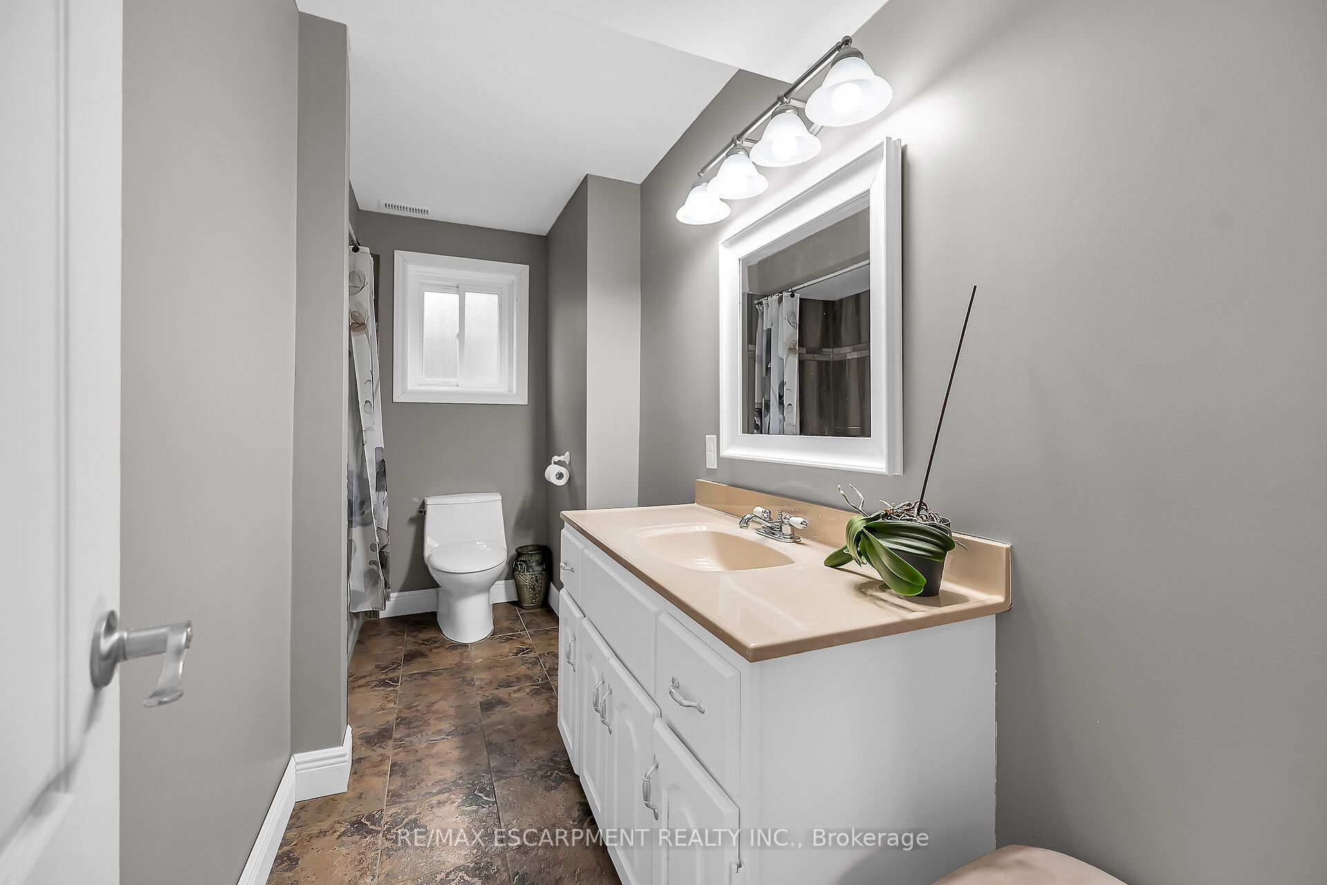 136 Secord Street Property Photo 37