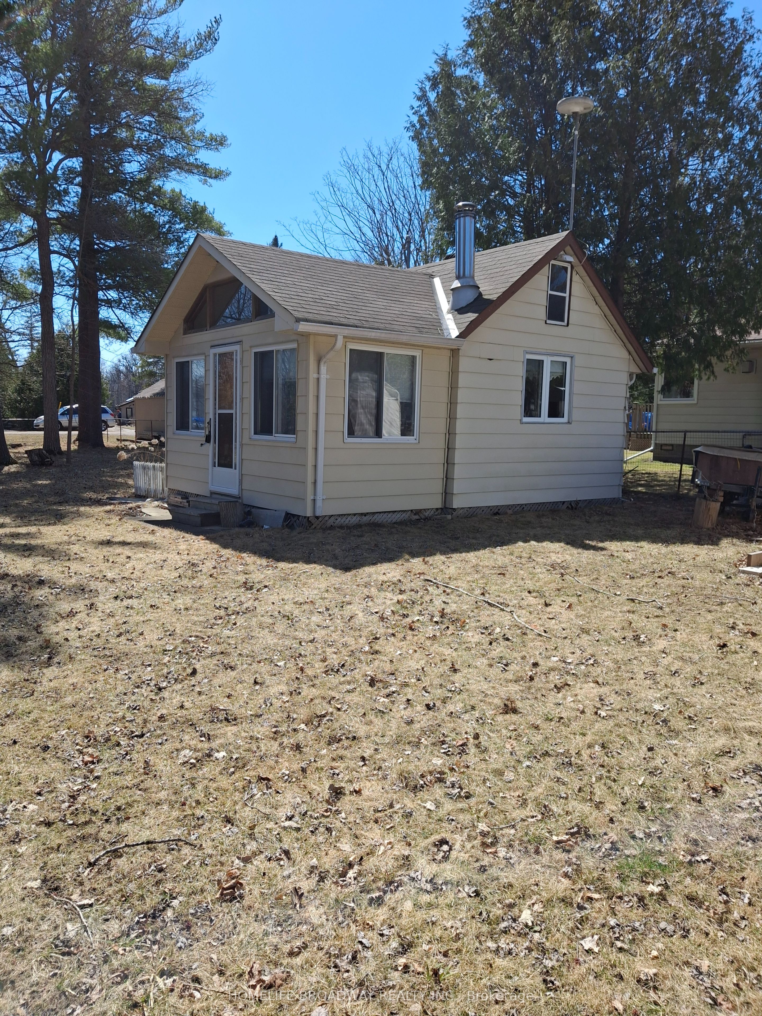 174 River Road E Property Photo 2