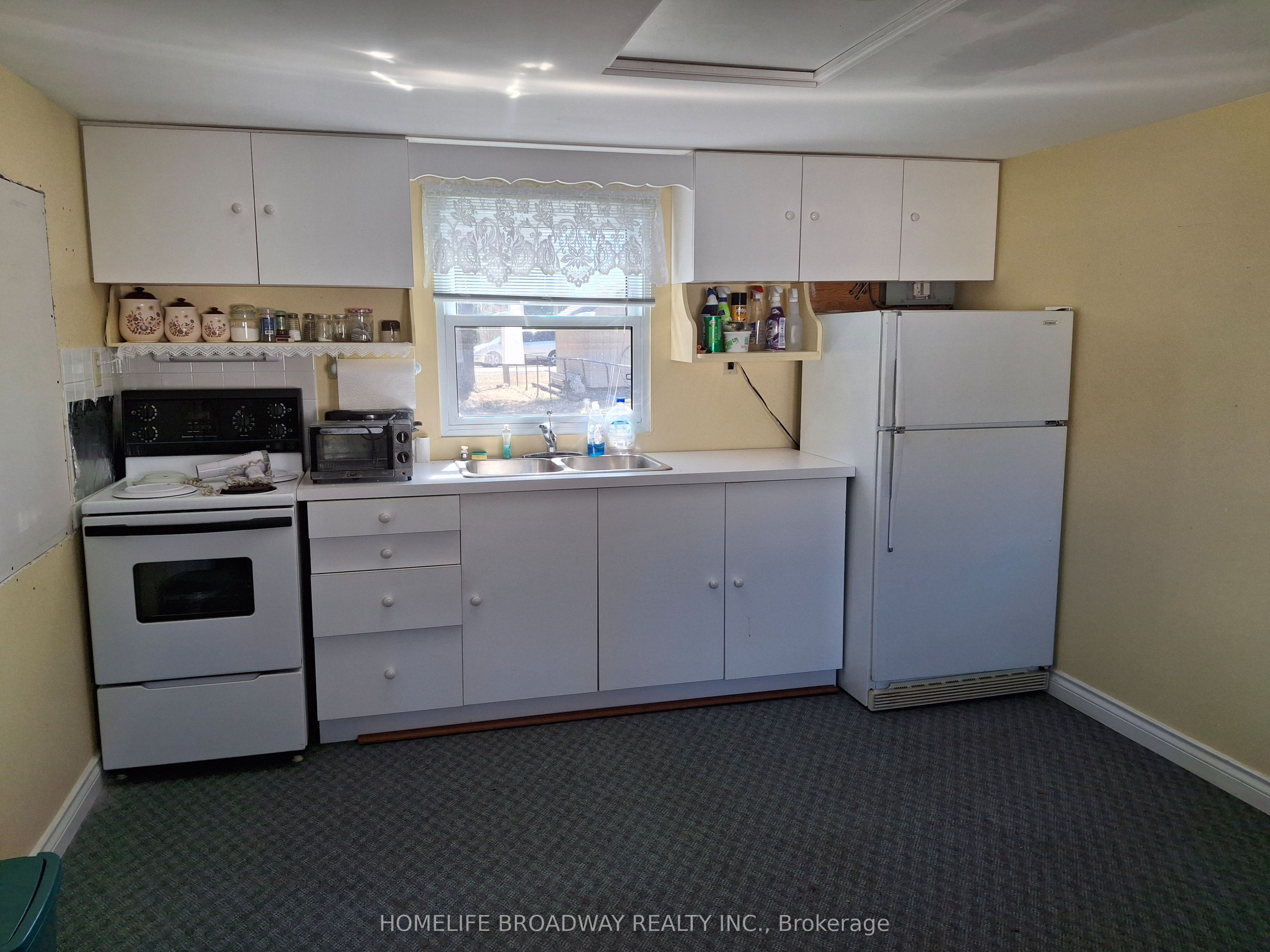 174 River Road E Property Photo 3