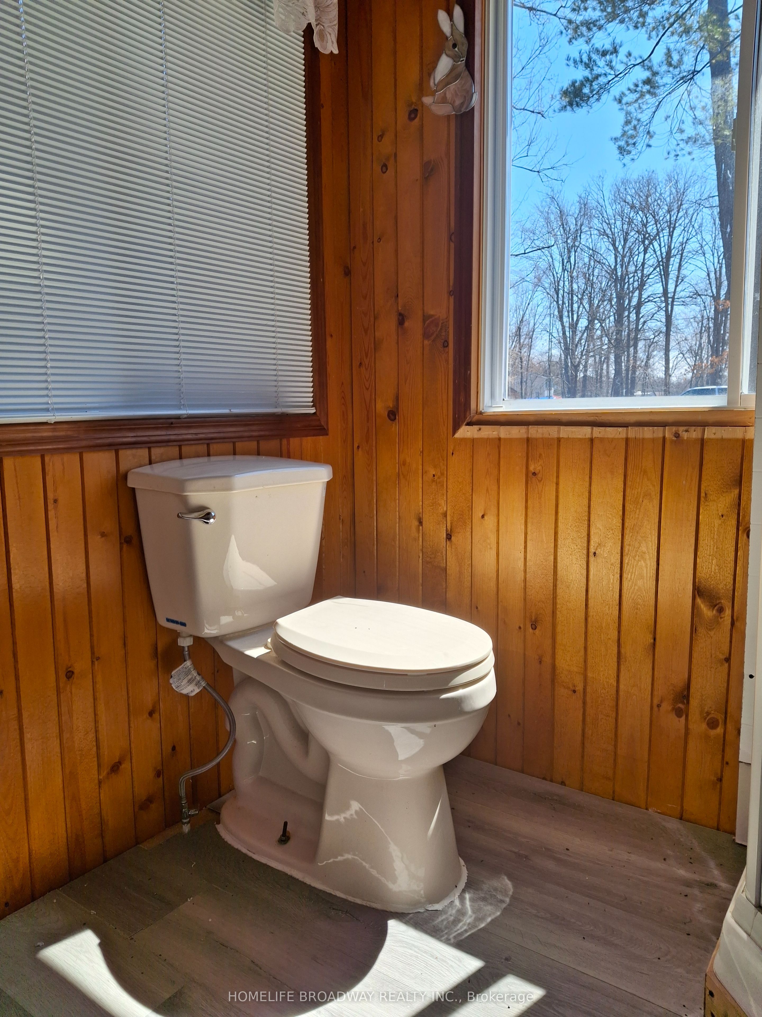 174 River Road E Property Photo 5