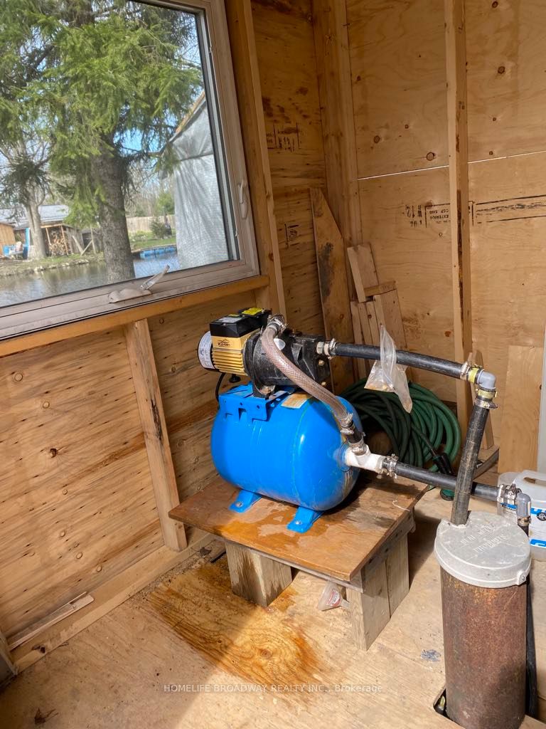 174 River Road E Property Photo 6