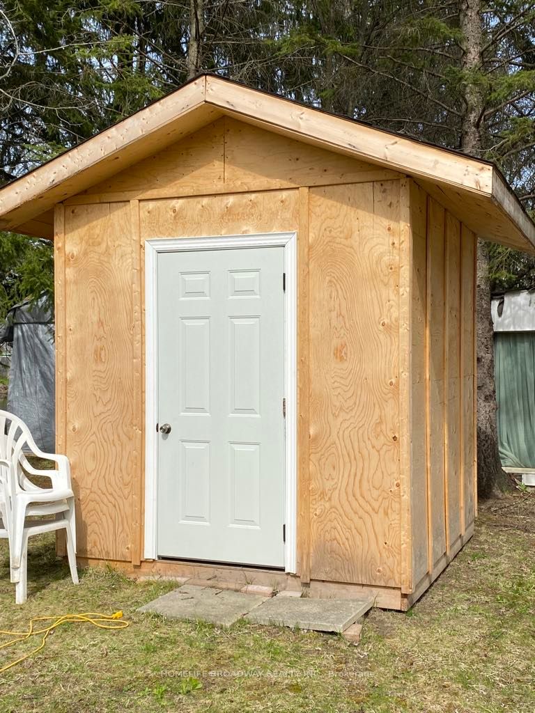 174 River Road E Property Photo 7