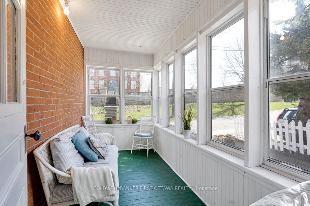 32 Drummond Street E Property Photo 12
