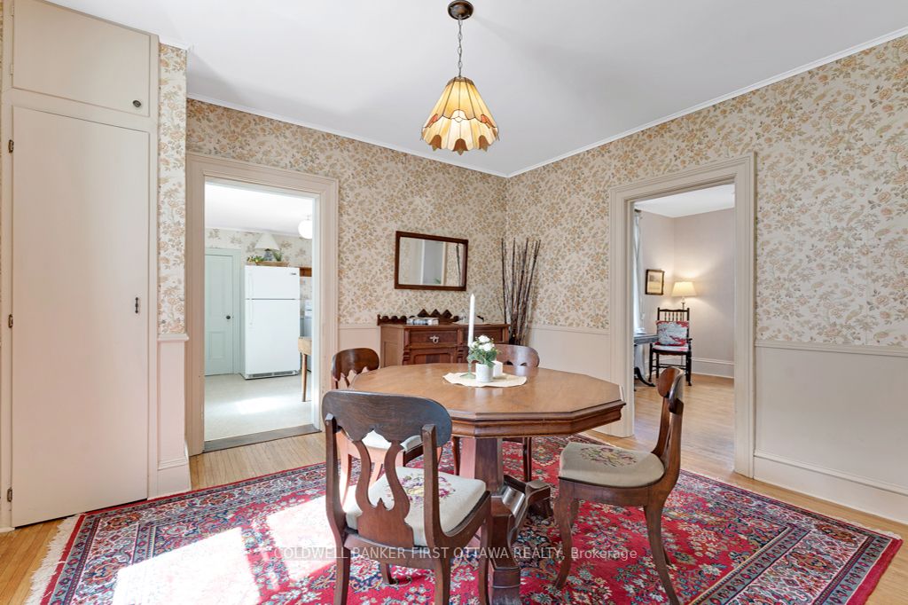 32 Drummond Street E Property Photo 14