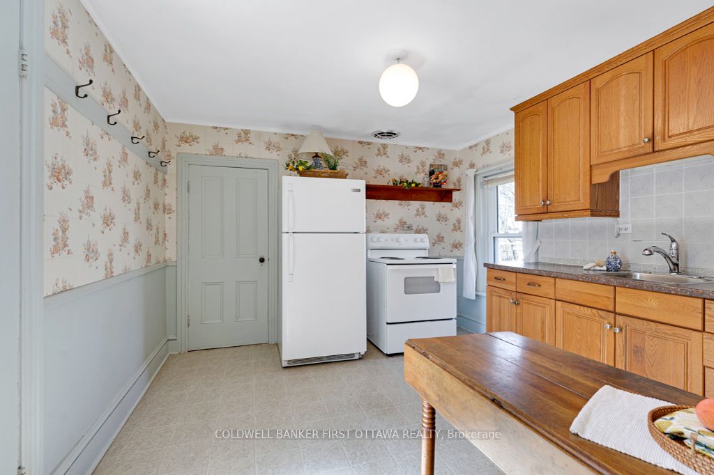 32 Drummond Street E Property Photo 15