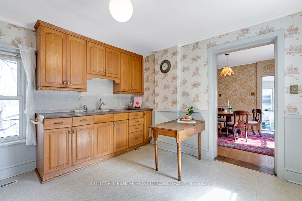 32 Drummond Street E Property Photo 17