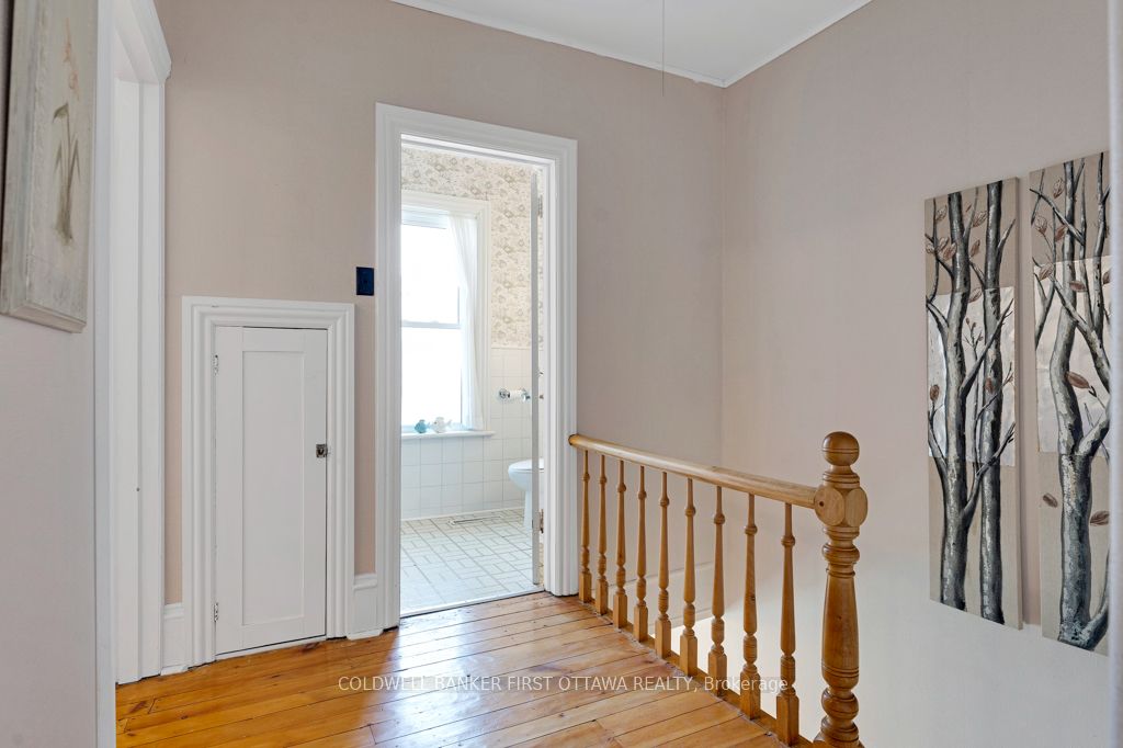 32 Drummond Street E Property Photo 18