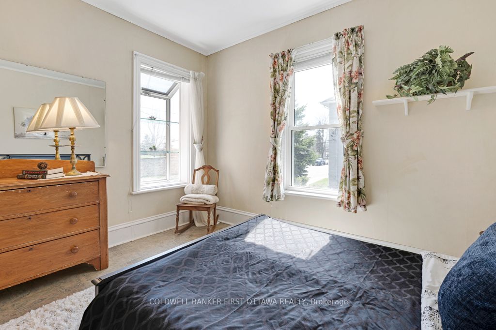 32 Drummond Street E Property Photo 20