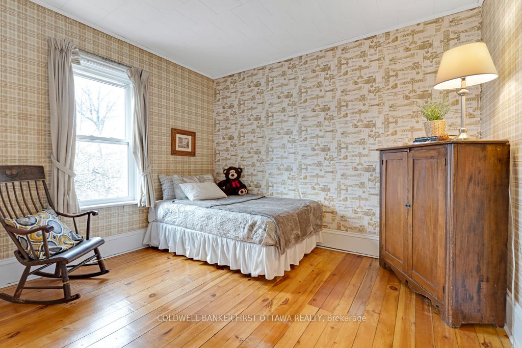 32 Drummond Street E Property Photo 22