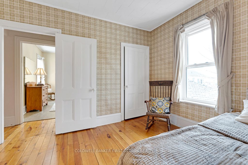 32 Drummond Street E Property Photo 23