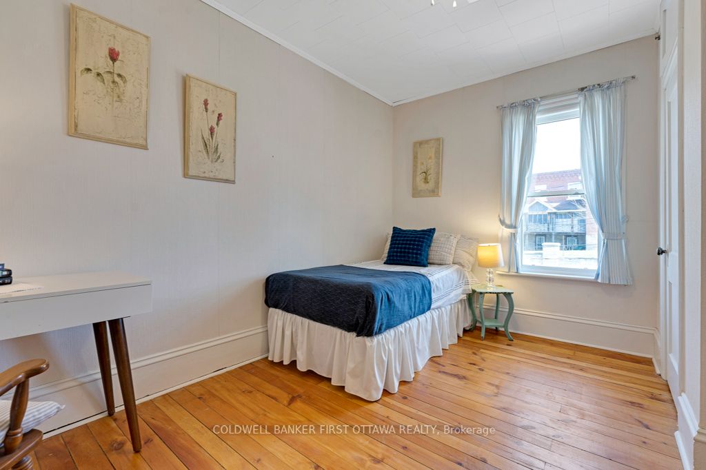 32 Drummond Street E Property Photo 24