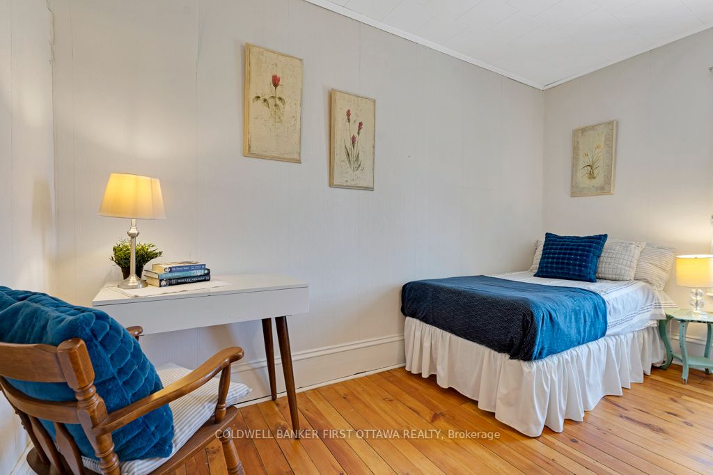 32 Drummond Street E Property Photo 25
