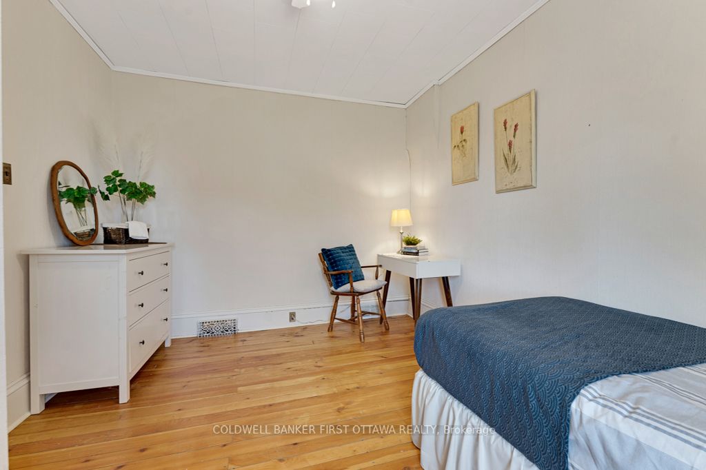 32 Drummond Street E Property Photo 27