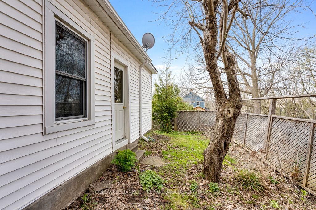 32 Drummond Street E Property Photo 35