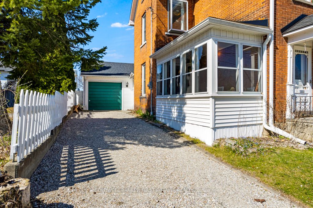 32 Drummond Street E Property Photo 40