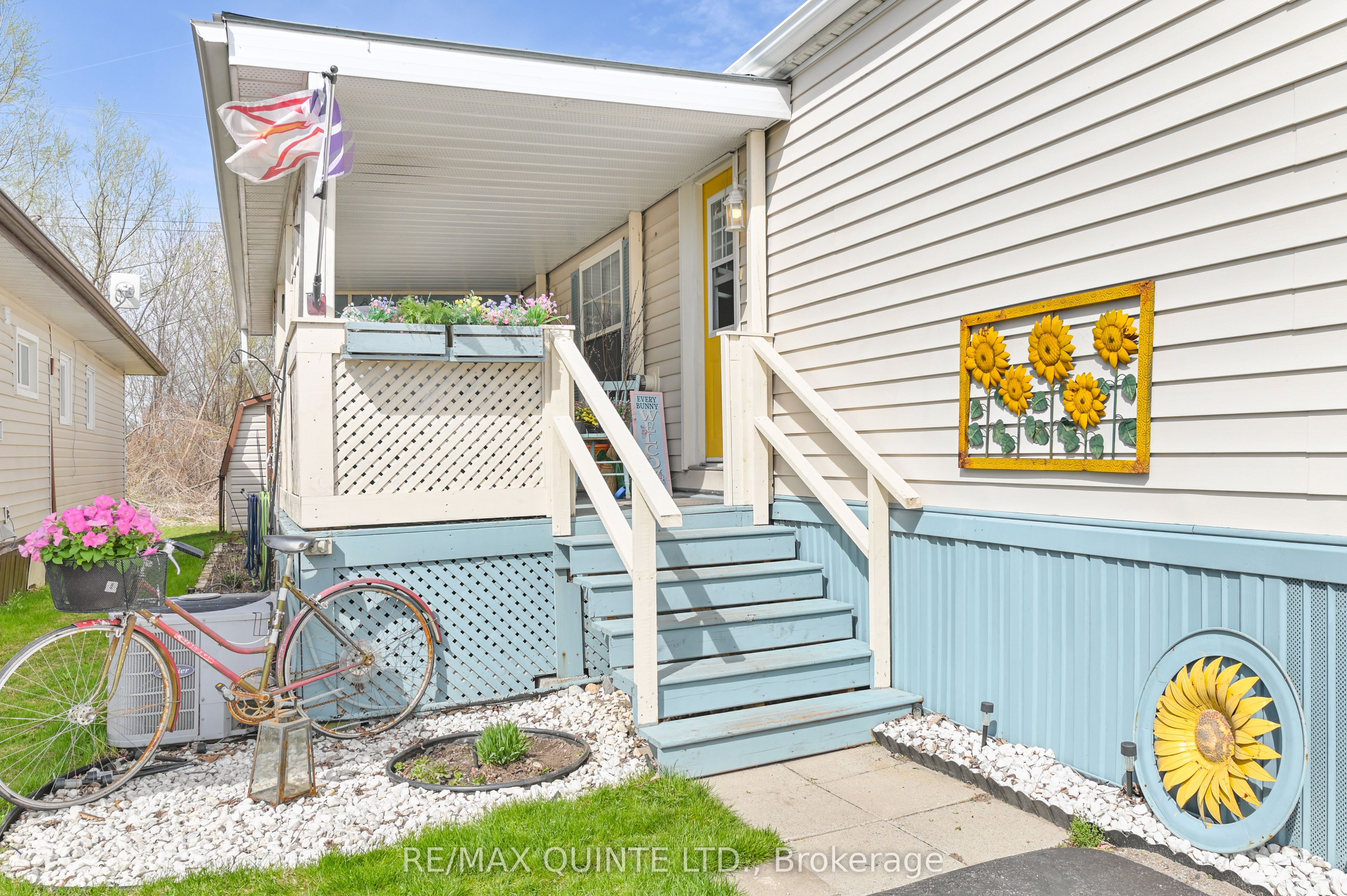 311 Dundas St E Property Photo 2