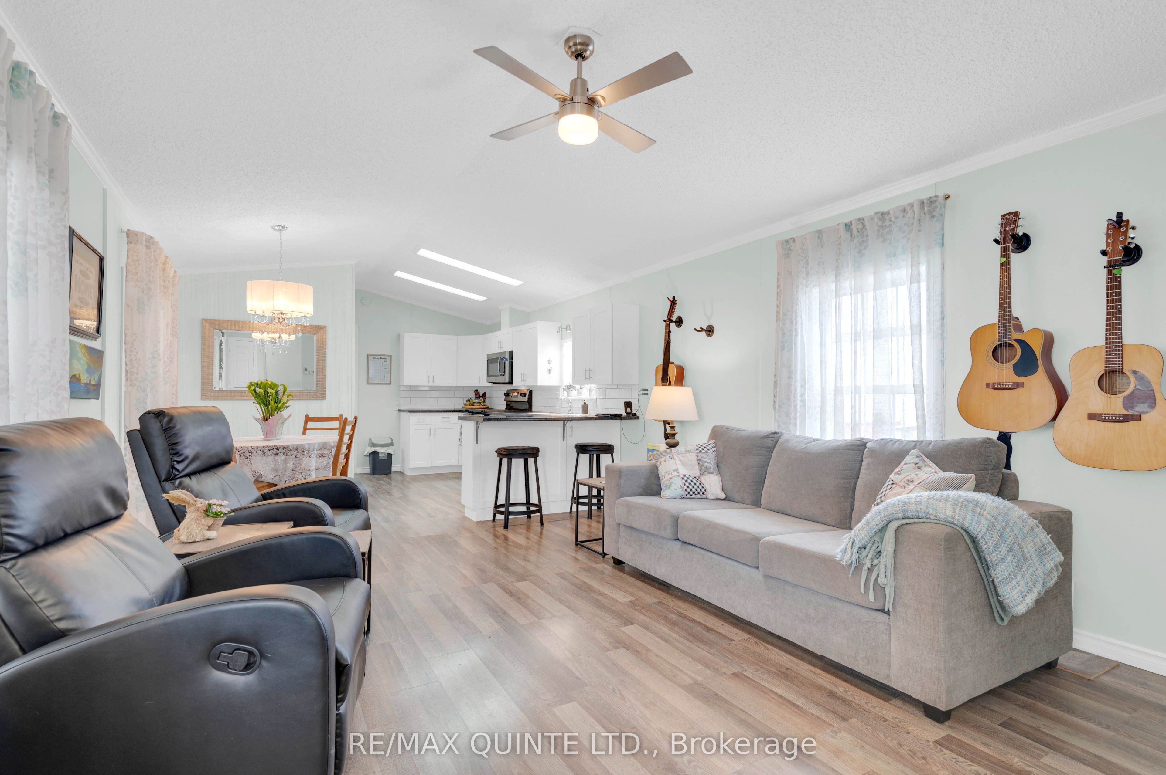 311 Dundas St E Property Photo 5