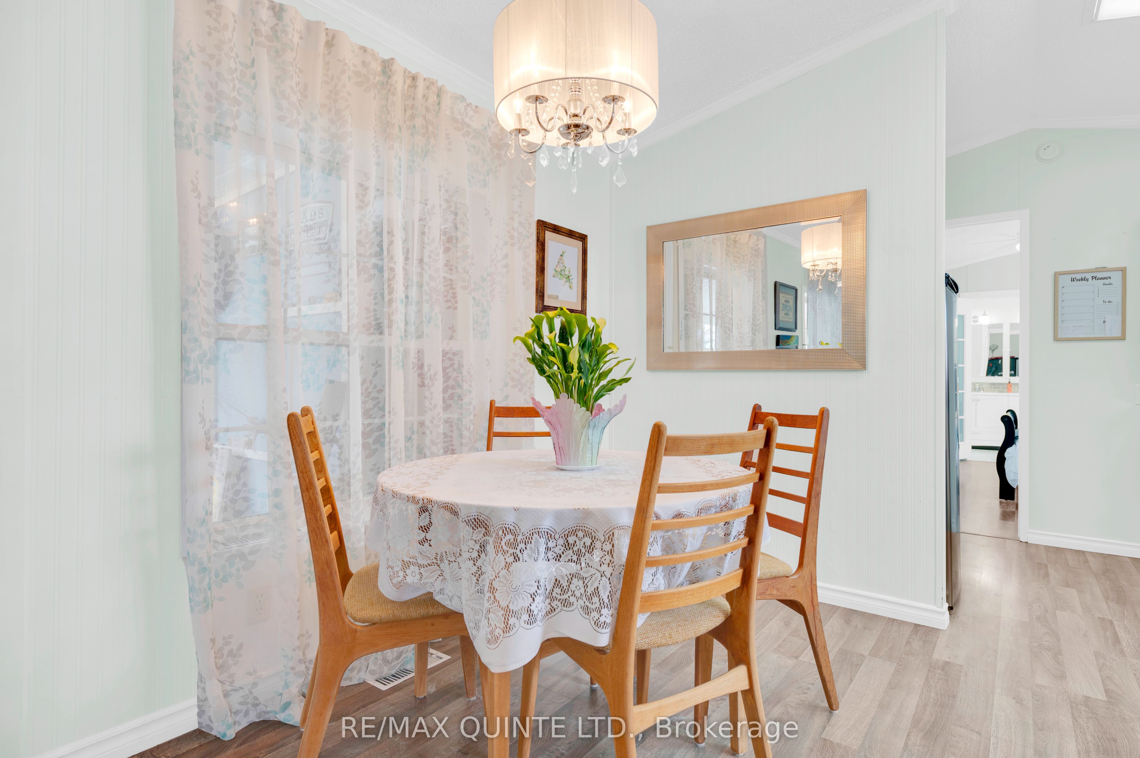 311 Dundas St E Property Photo 8