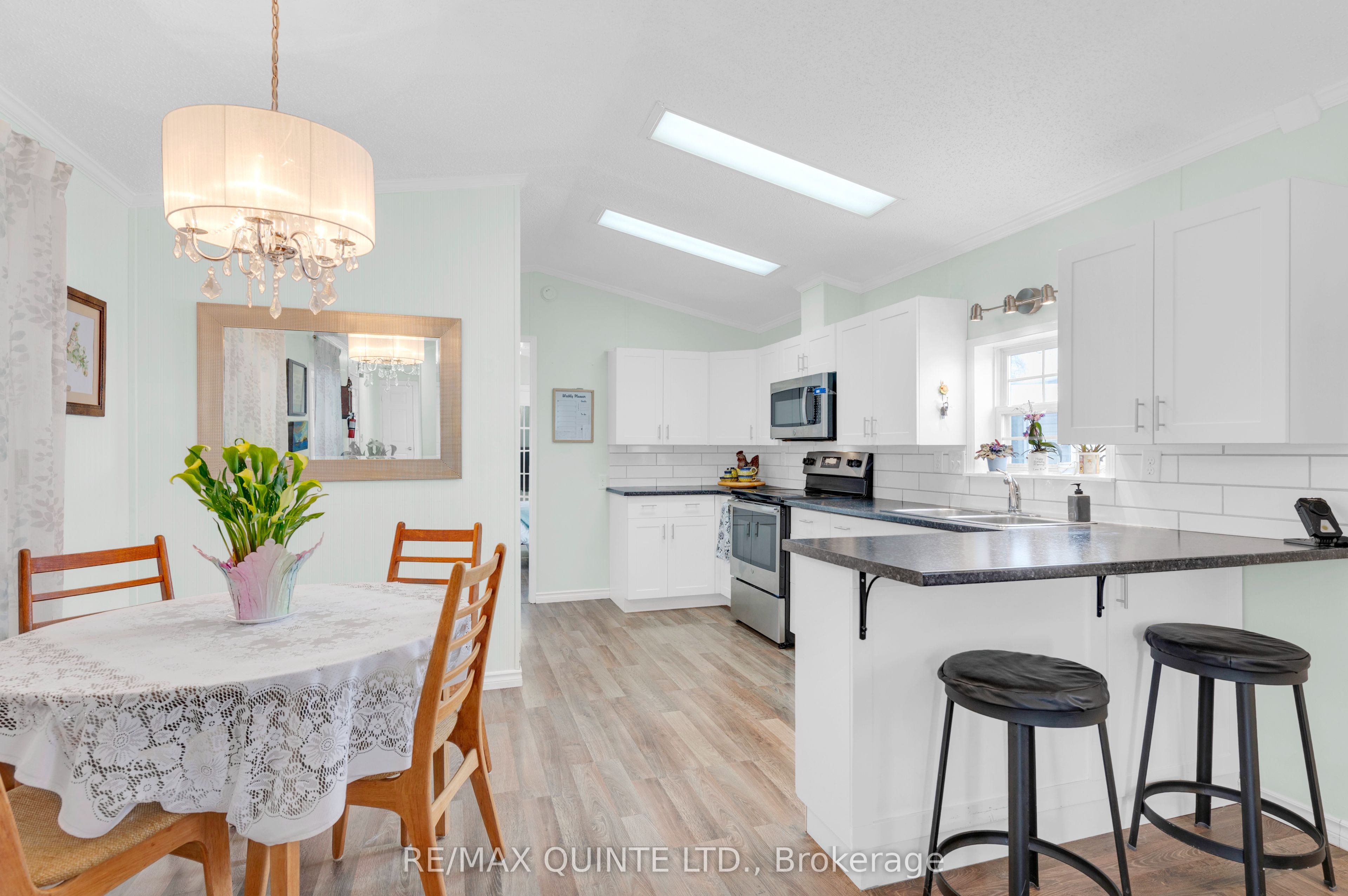 311 Dundas St E Property Photo 9