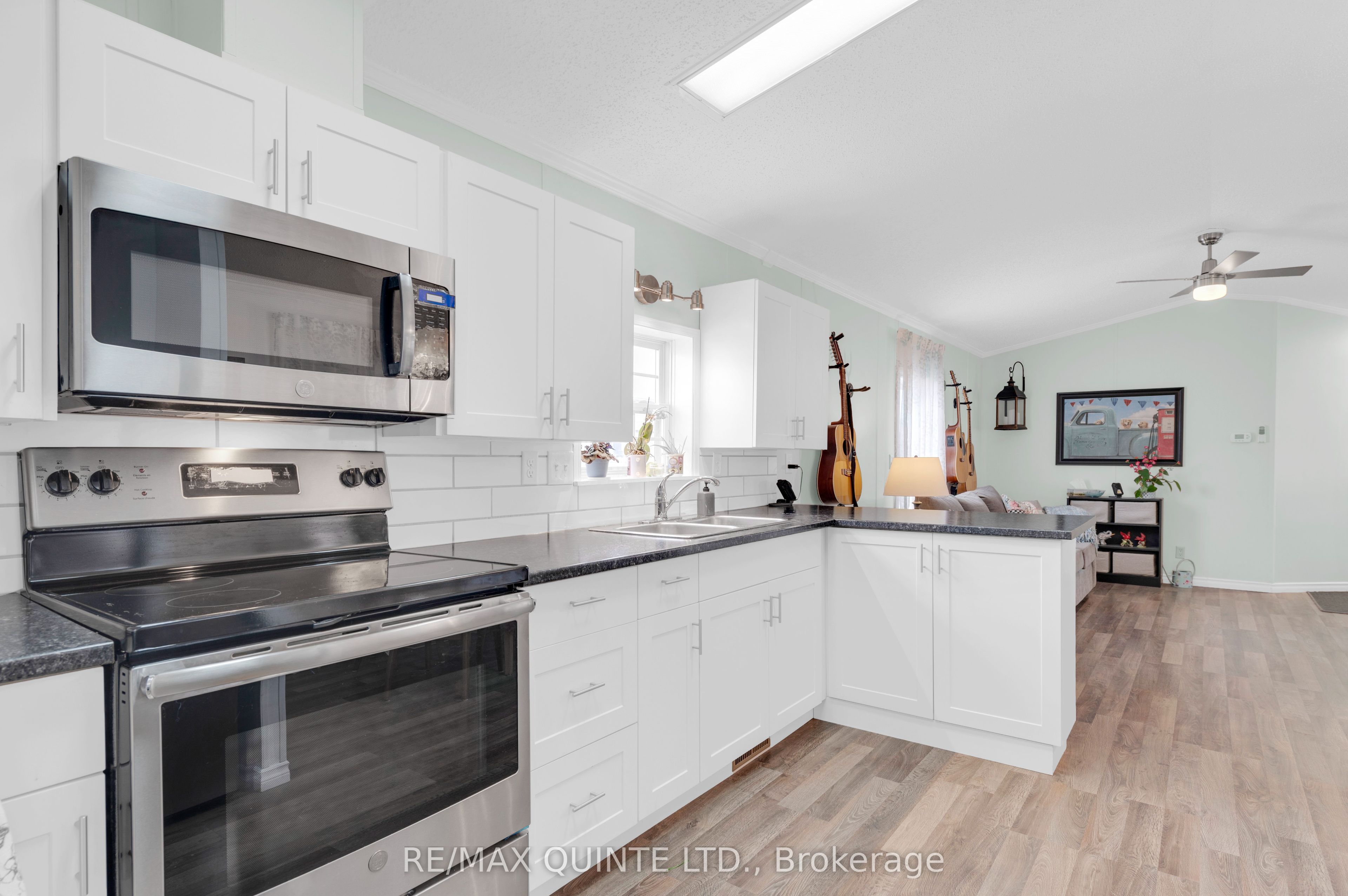 311 Dundas St E Property Photo 11