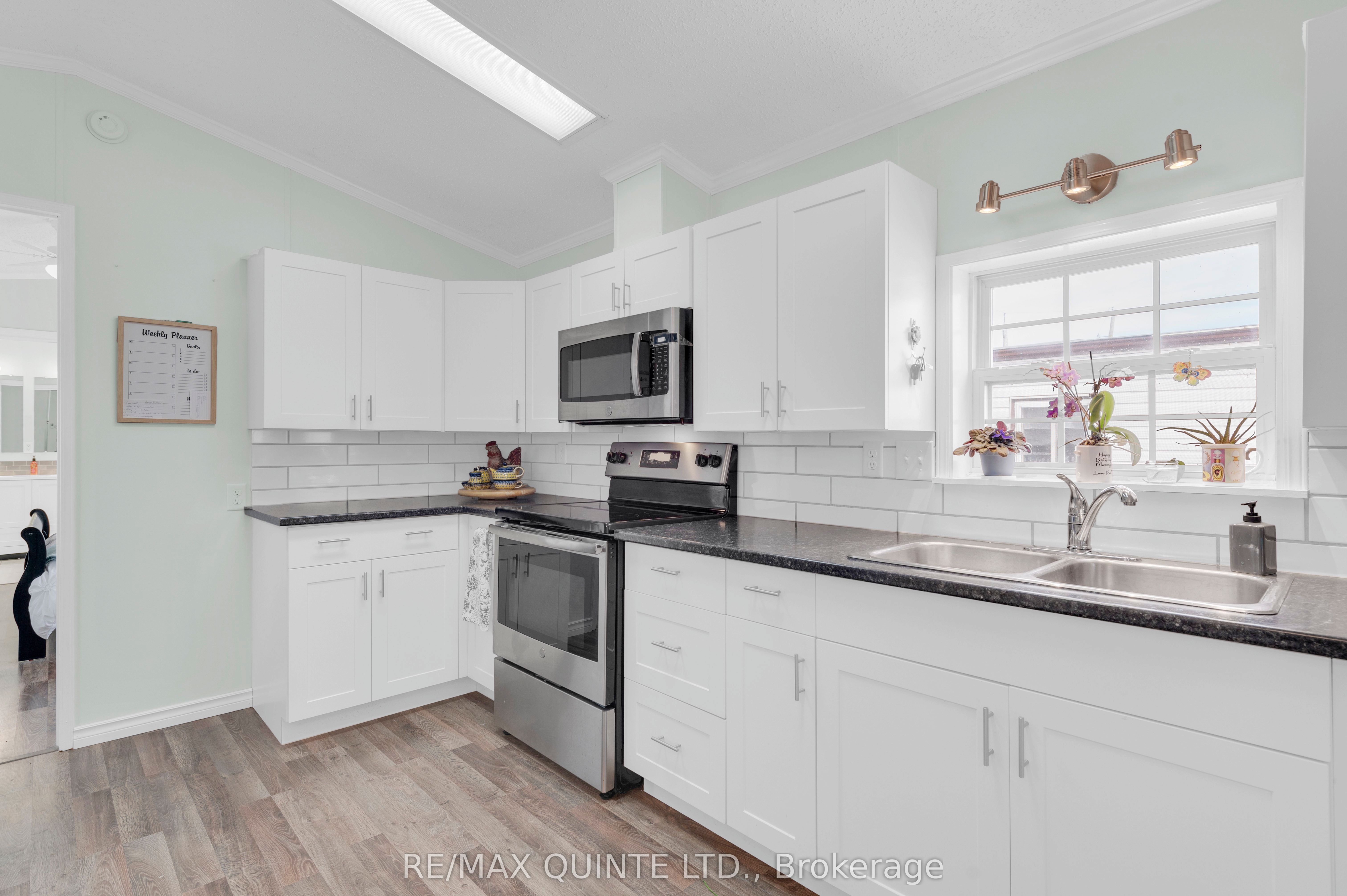311 Dundas St E Property Photo 12