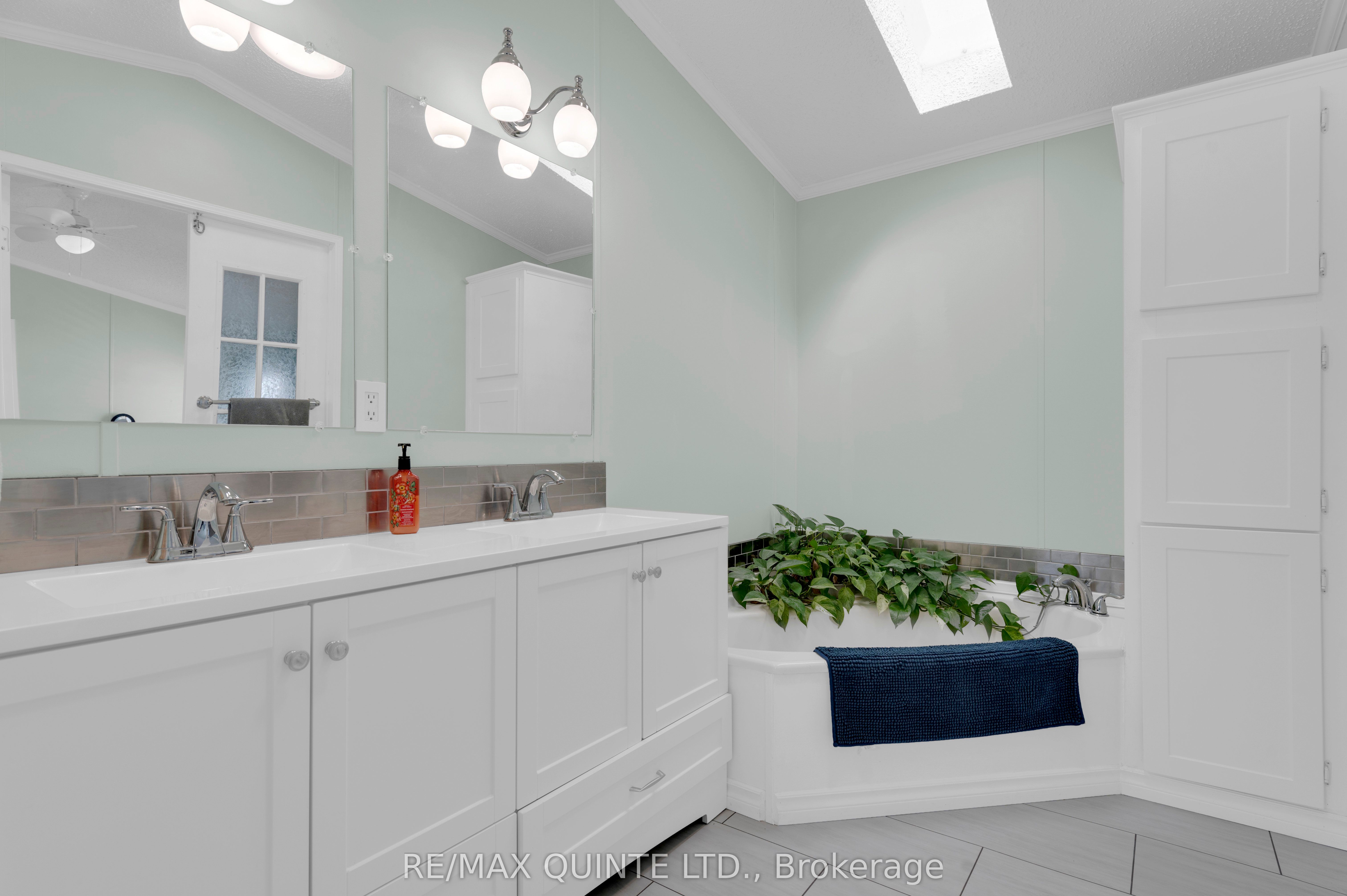 311 Dundas St E Property Photo 13