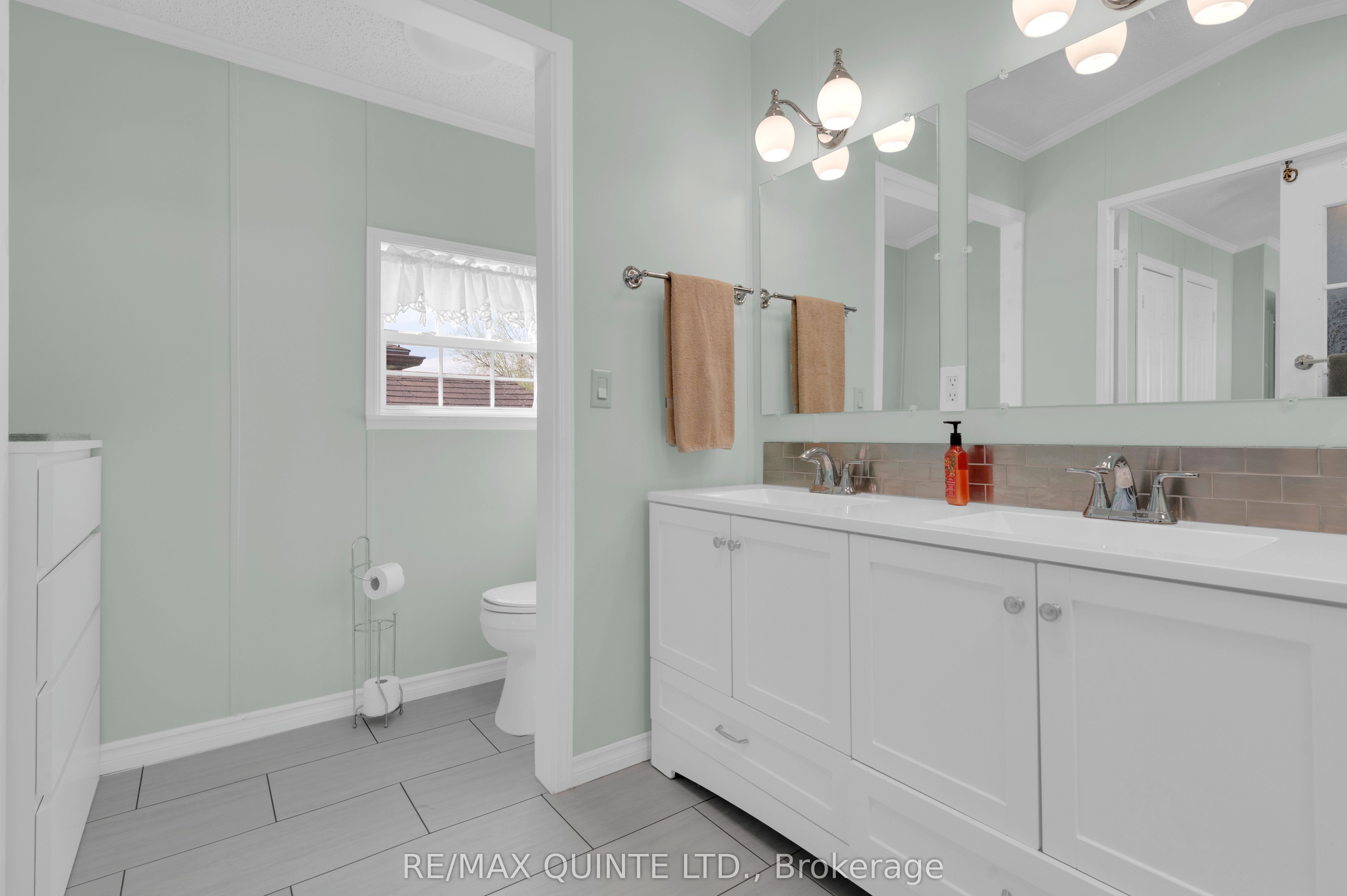 311 Dundas St E Property Photo 14