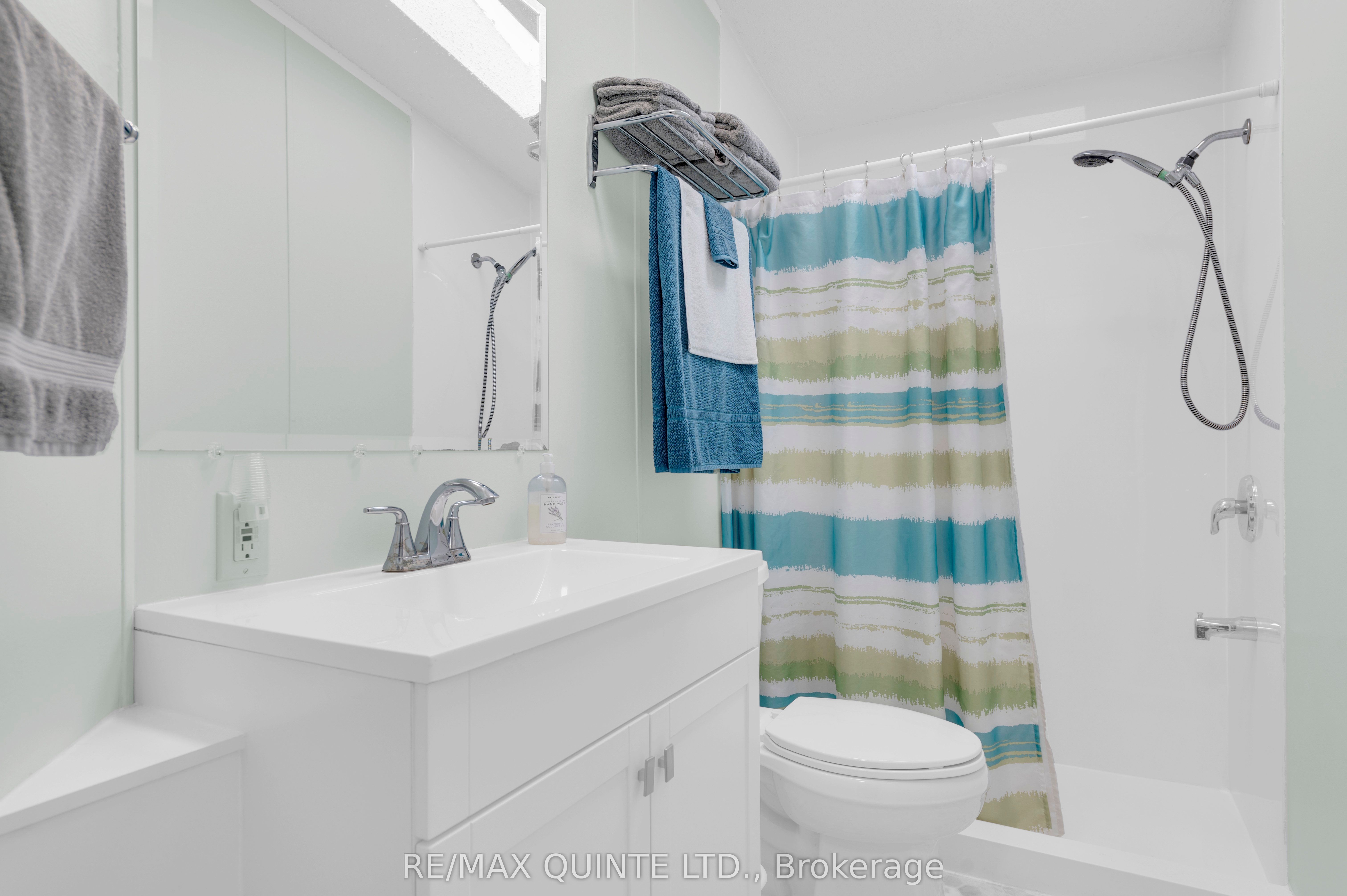 311 Dundas St E Property Photo 17