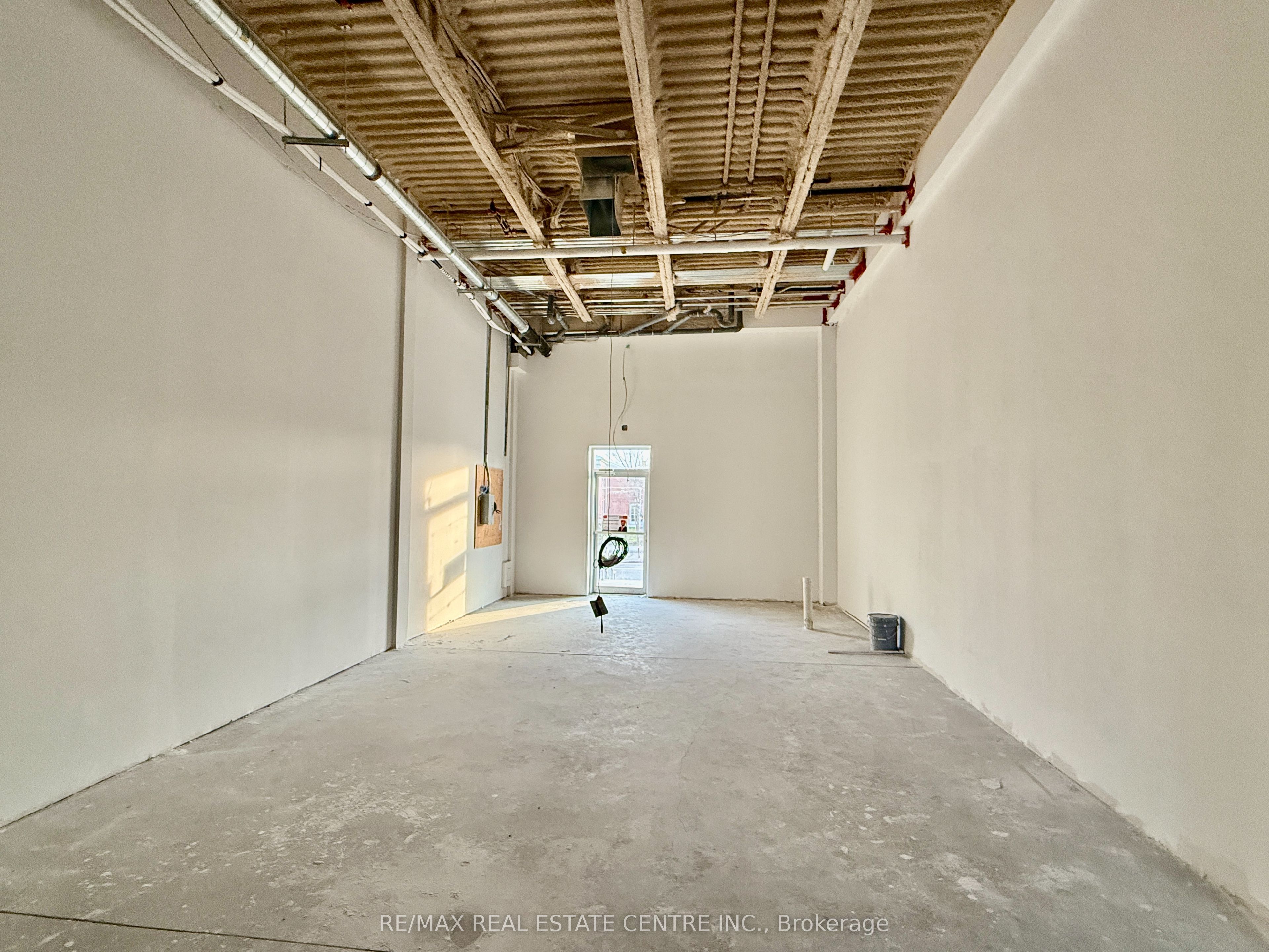 #3 - 1241 Strasburg Road Property Photo 5