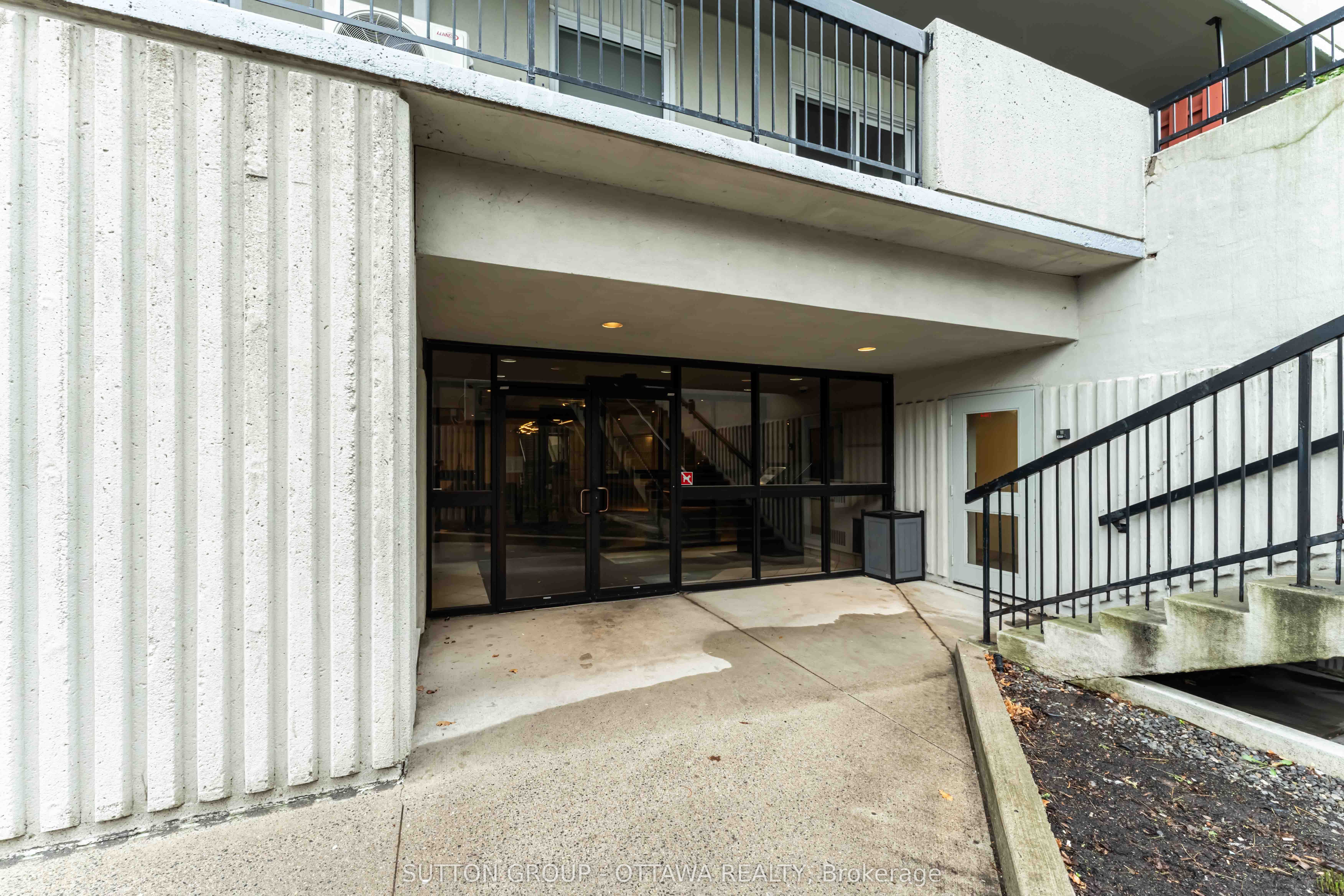 #705 - 158c Mcarthur Avenue Property Photo 3