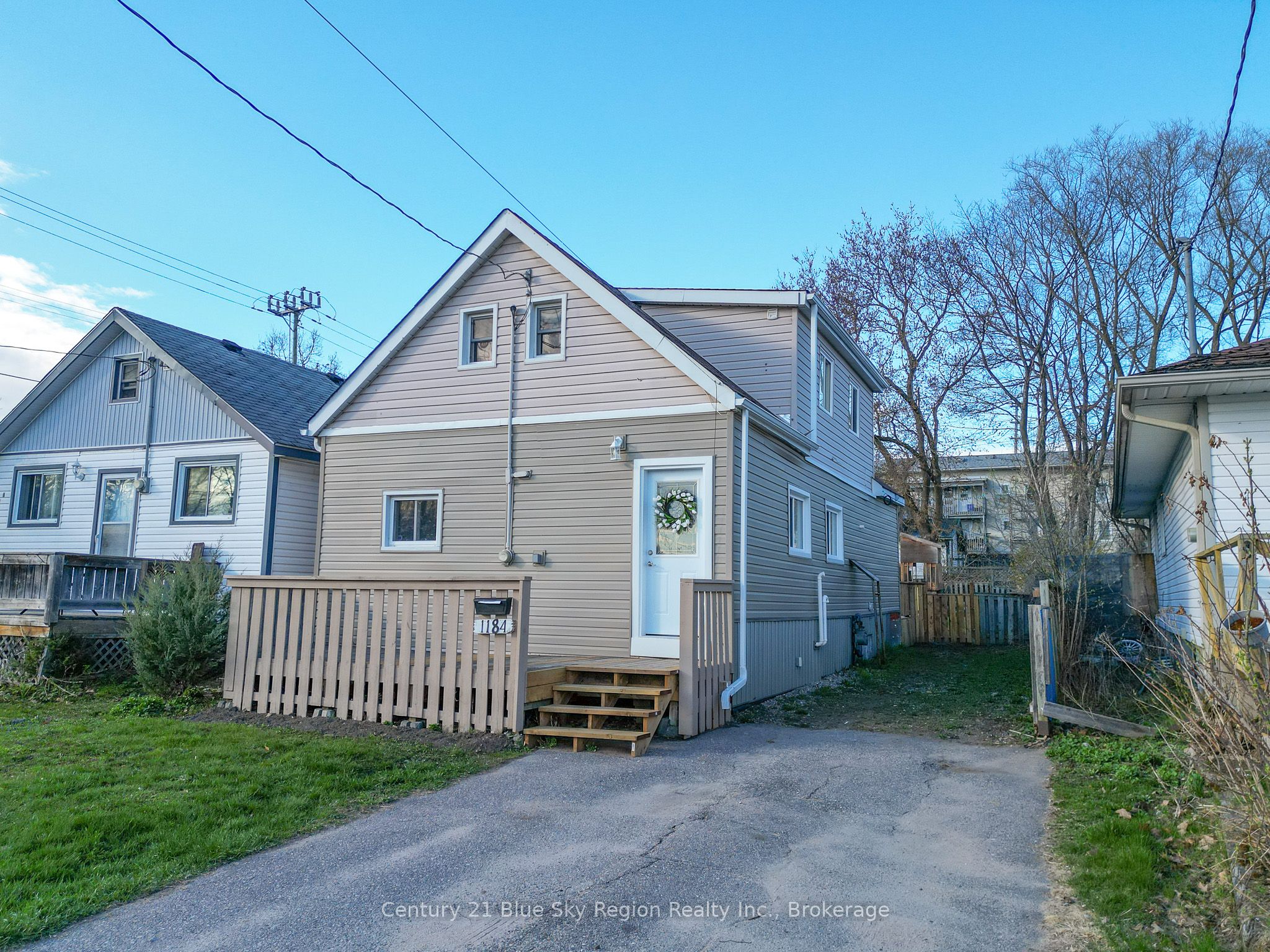 1184 Mcintyre Street Property Photo