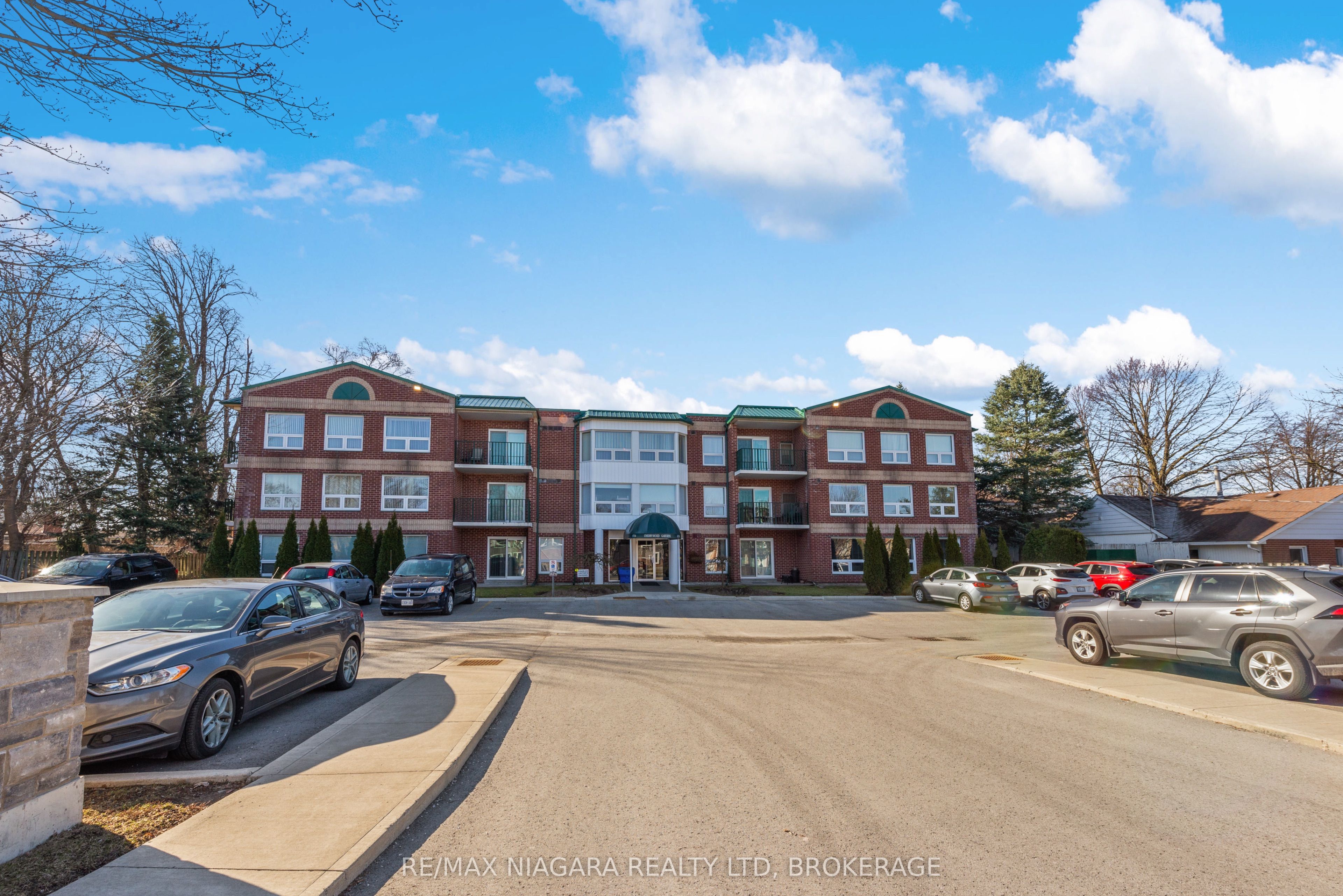 6704 Thorold Stone Road 206 Property Photo 1