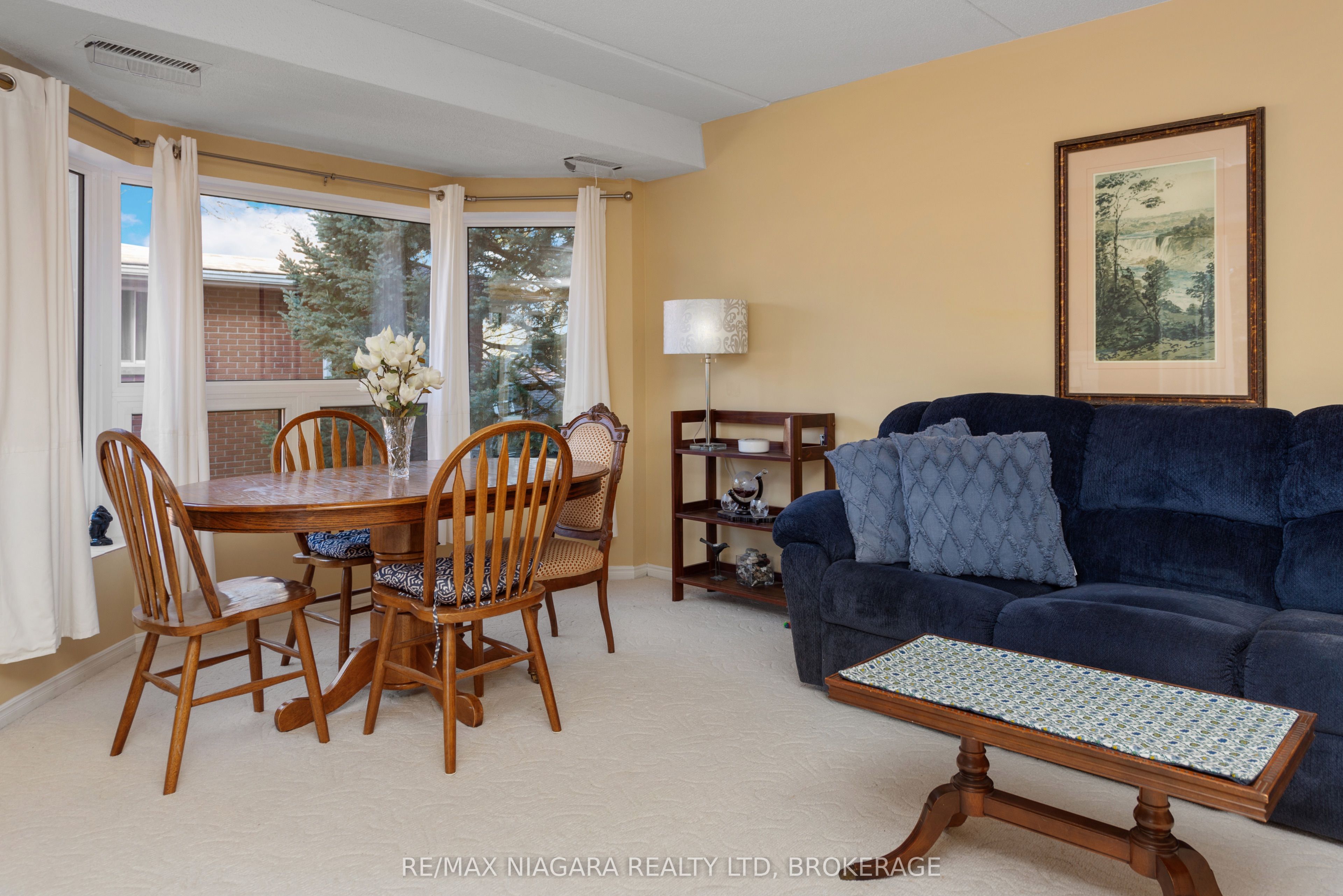 6704 Thorold Stone Road 206 Property Photo 4