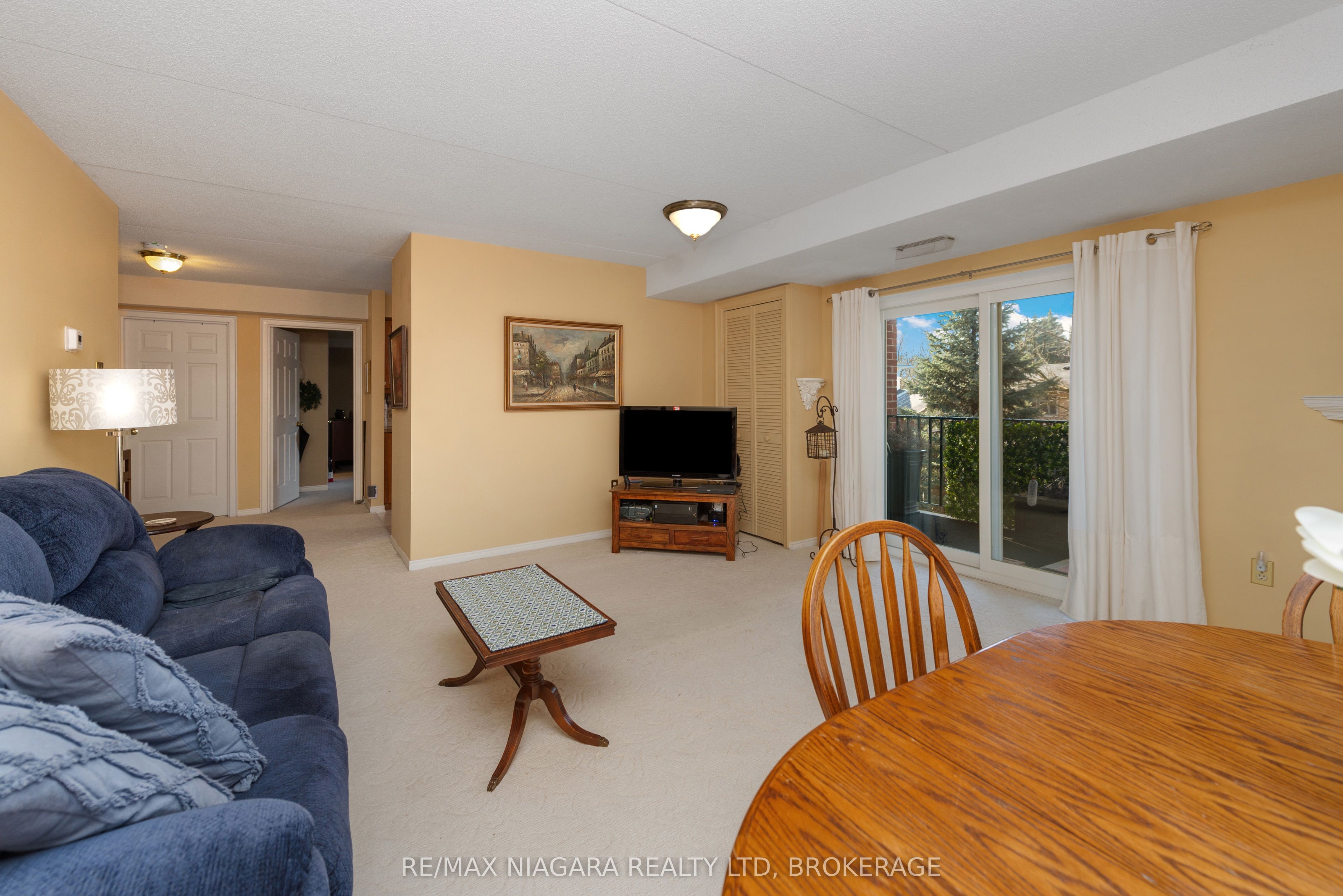 6704 Thorold Stone Road 206 Property Photo 8