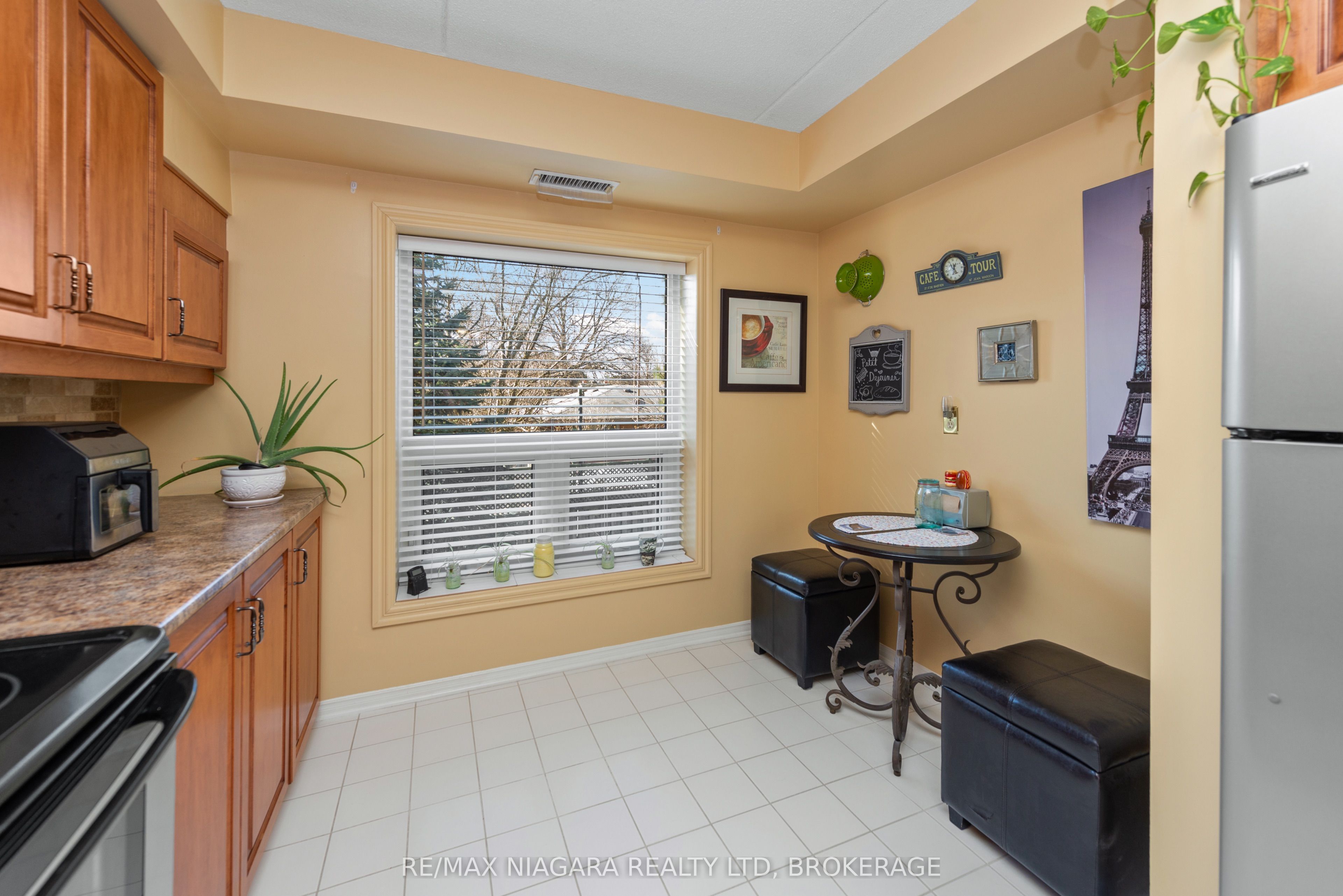 6704 Thorold Stone Road 206 Property Photo 12