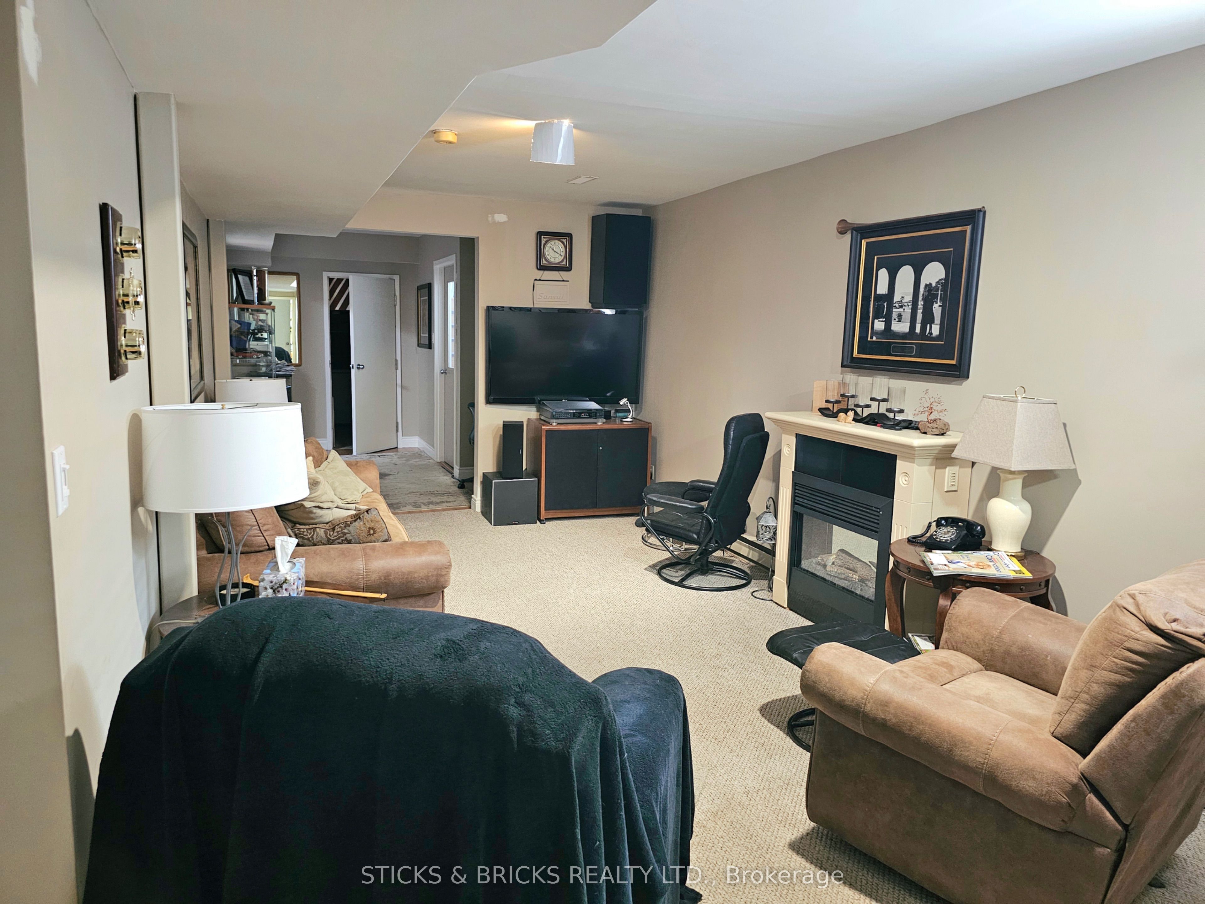 6974 Lundys Lane Property Photo 16