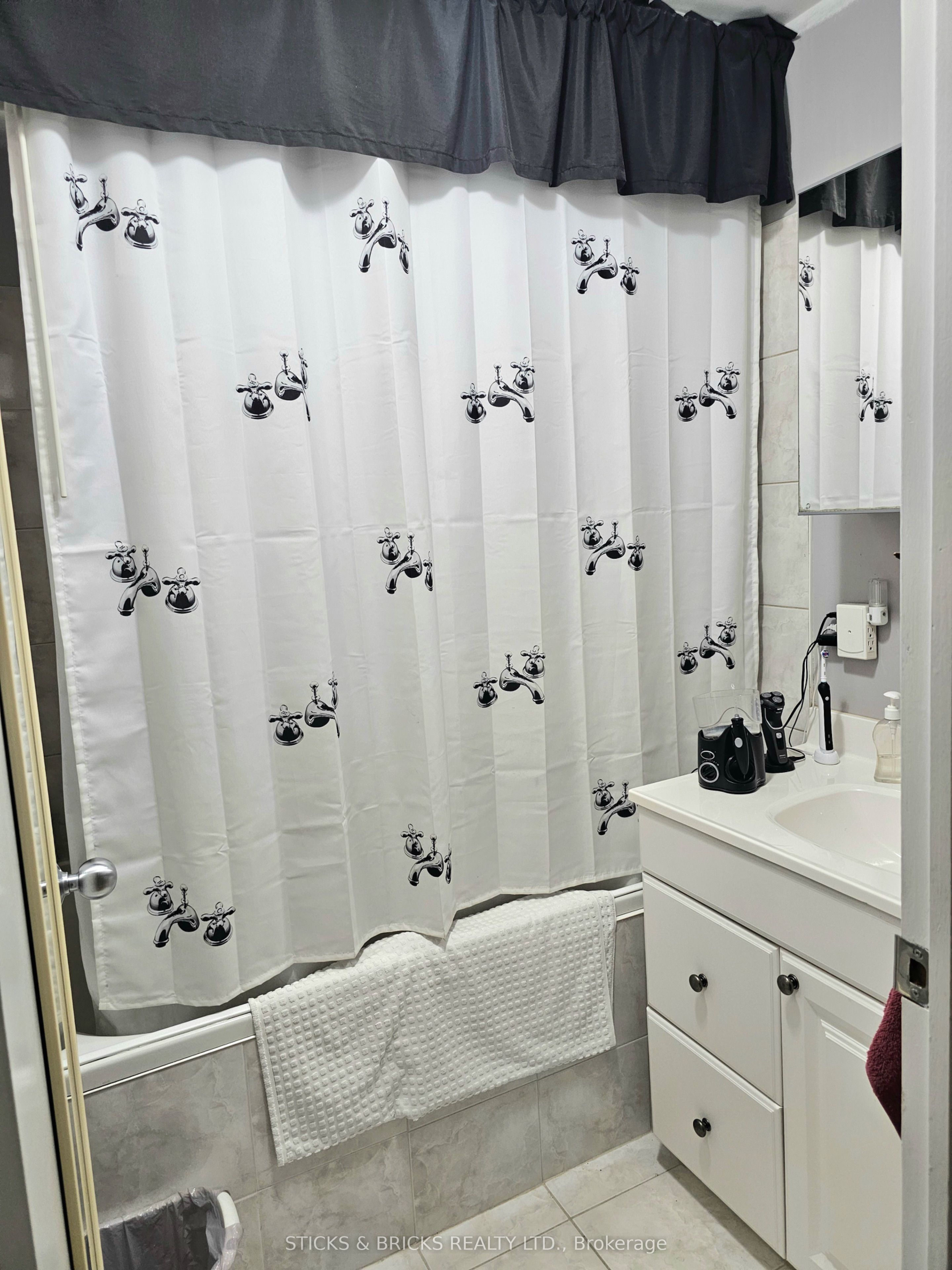6974 Lundys Lane Property Photo 20
