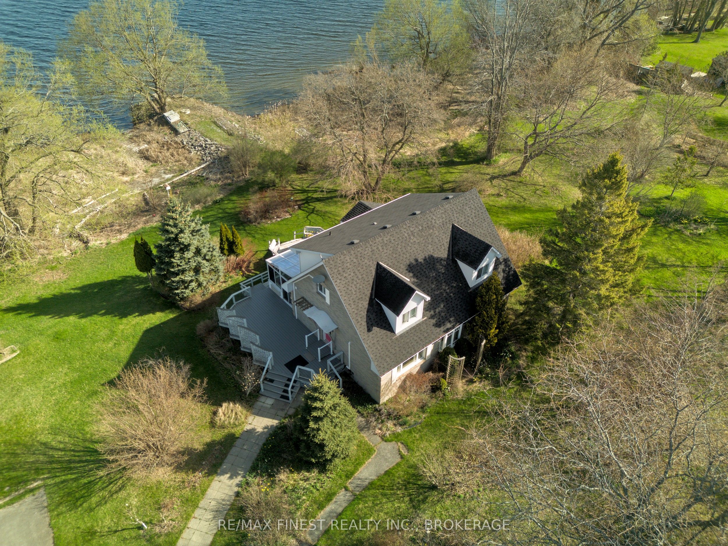 9820 Front Road Property Photo 1