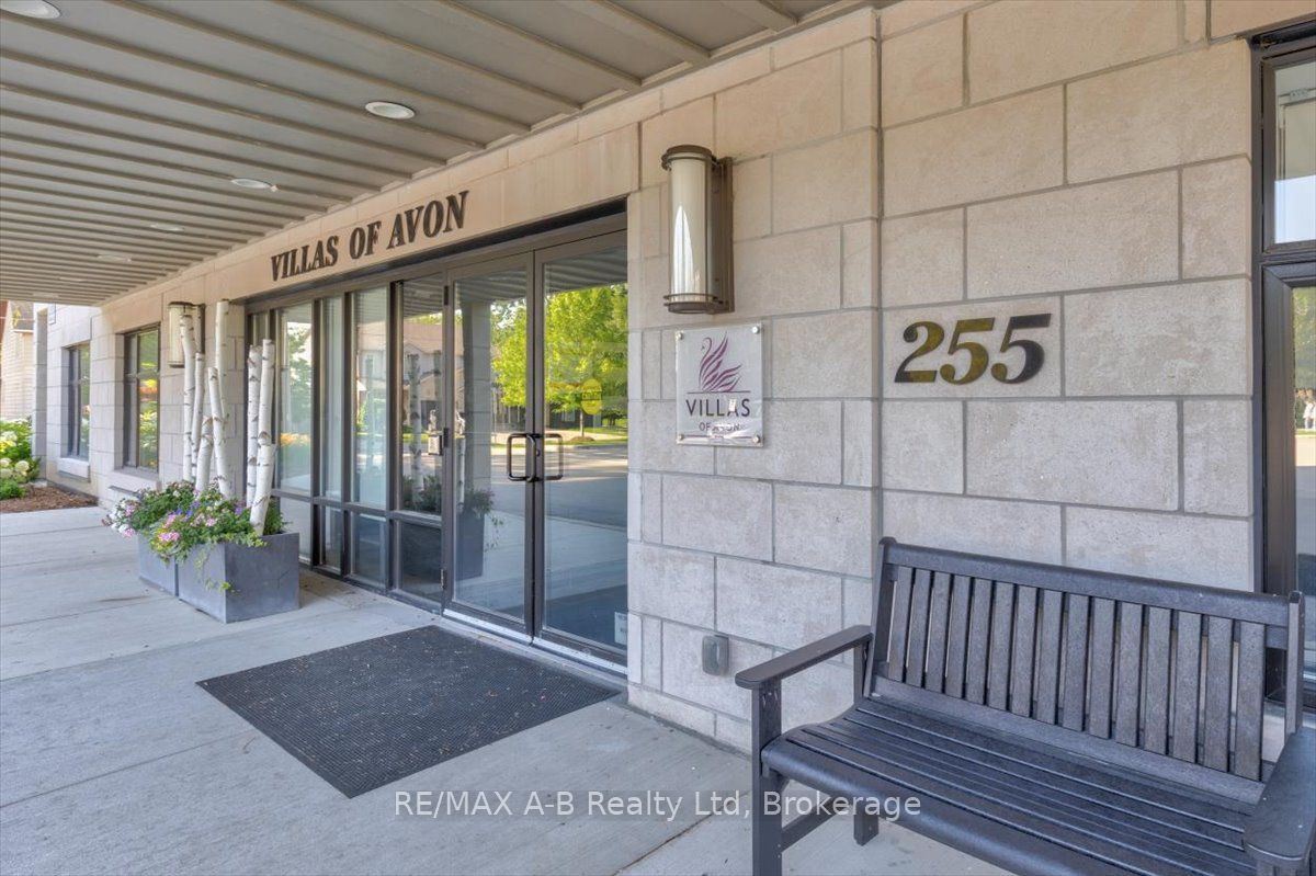 255 John Street N 206 Property Photo 2