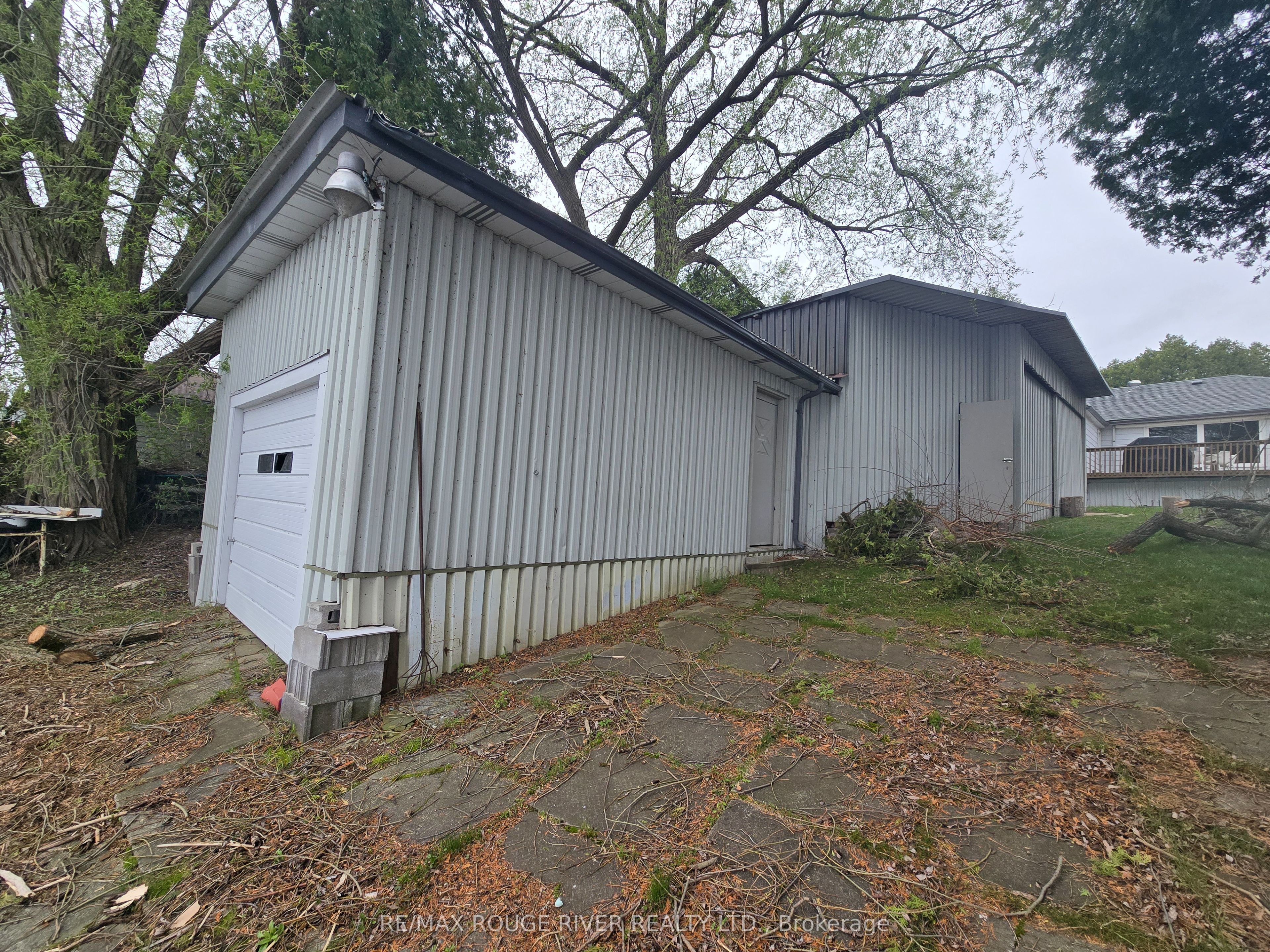 200 Hampton Crescent Property Photo 21