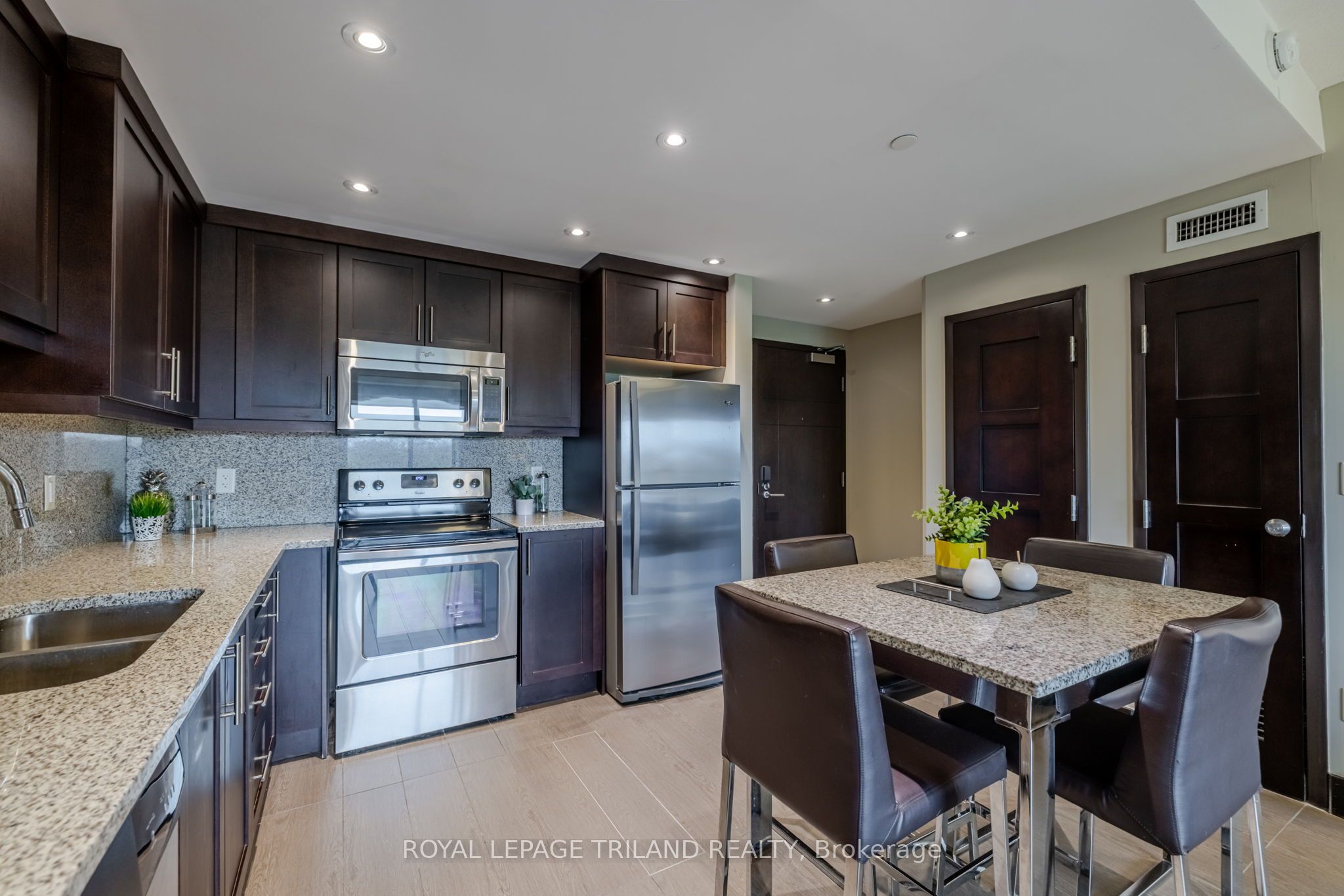 1235 Richmond St Property Photo 3