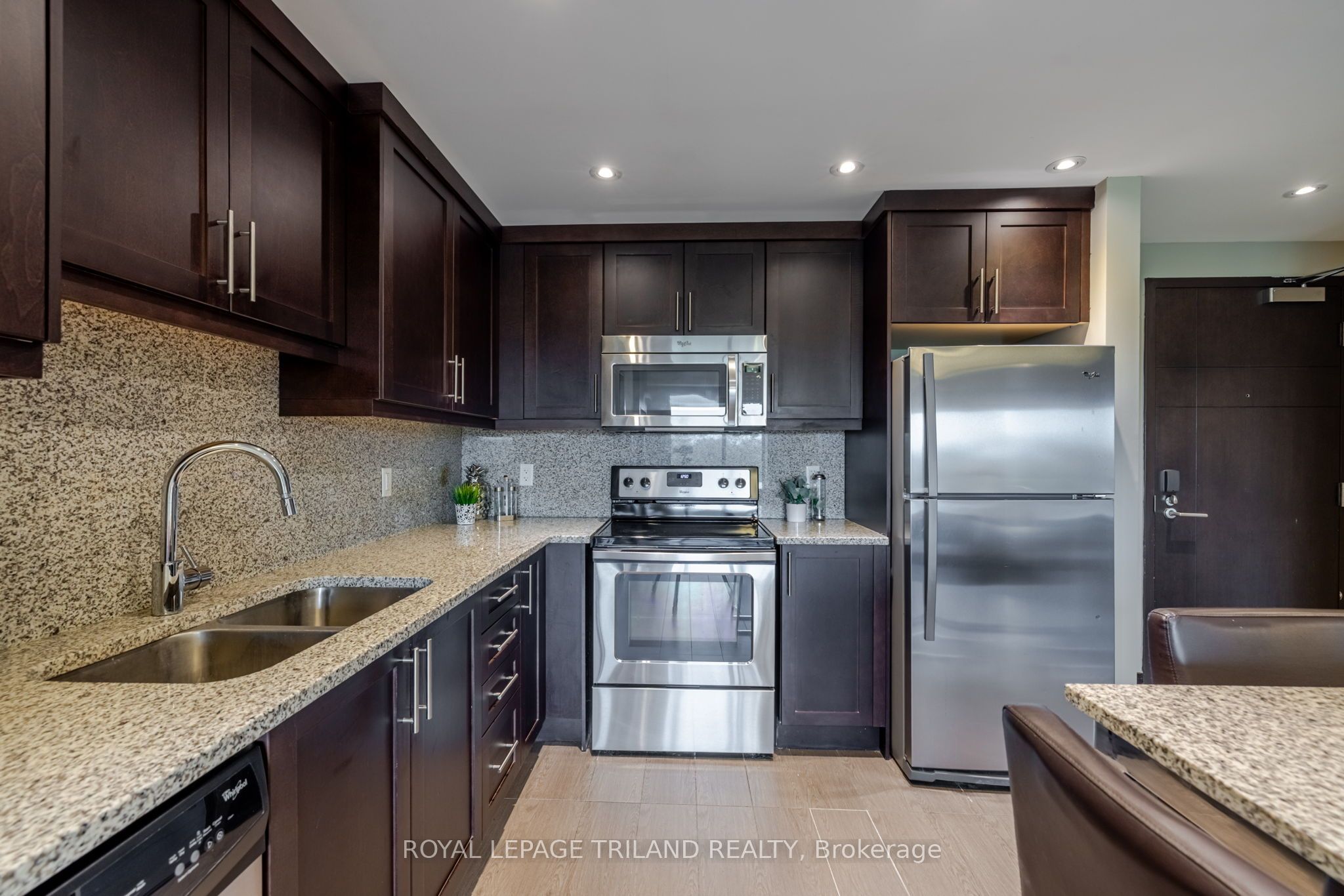 1235 Richmond St Property Photo 4