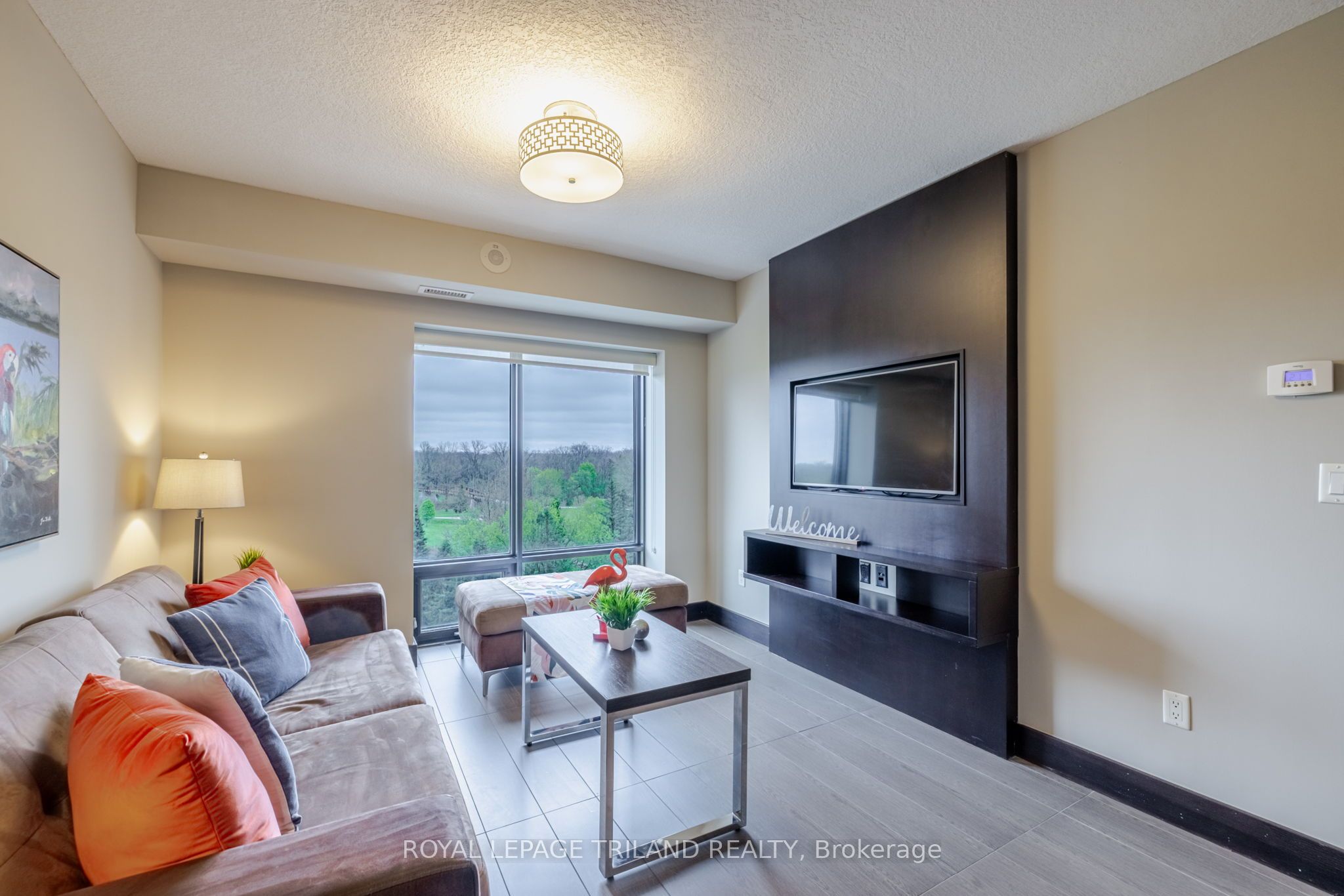1235 Richmond St Property Photo 7