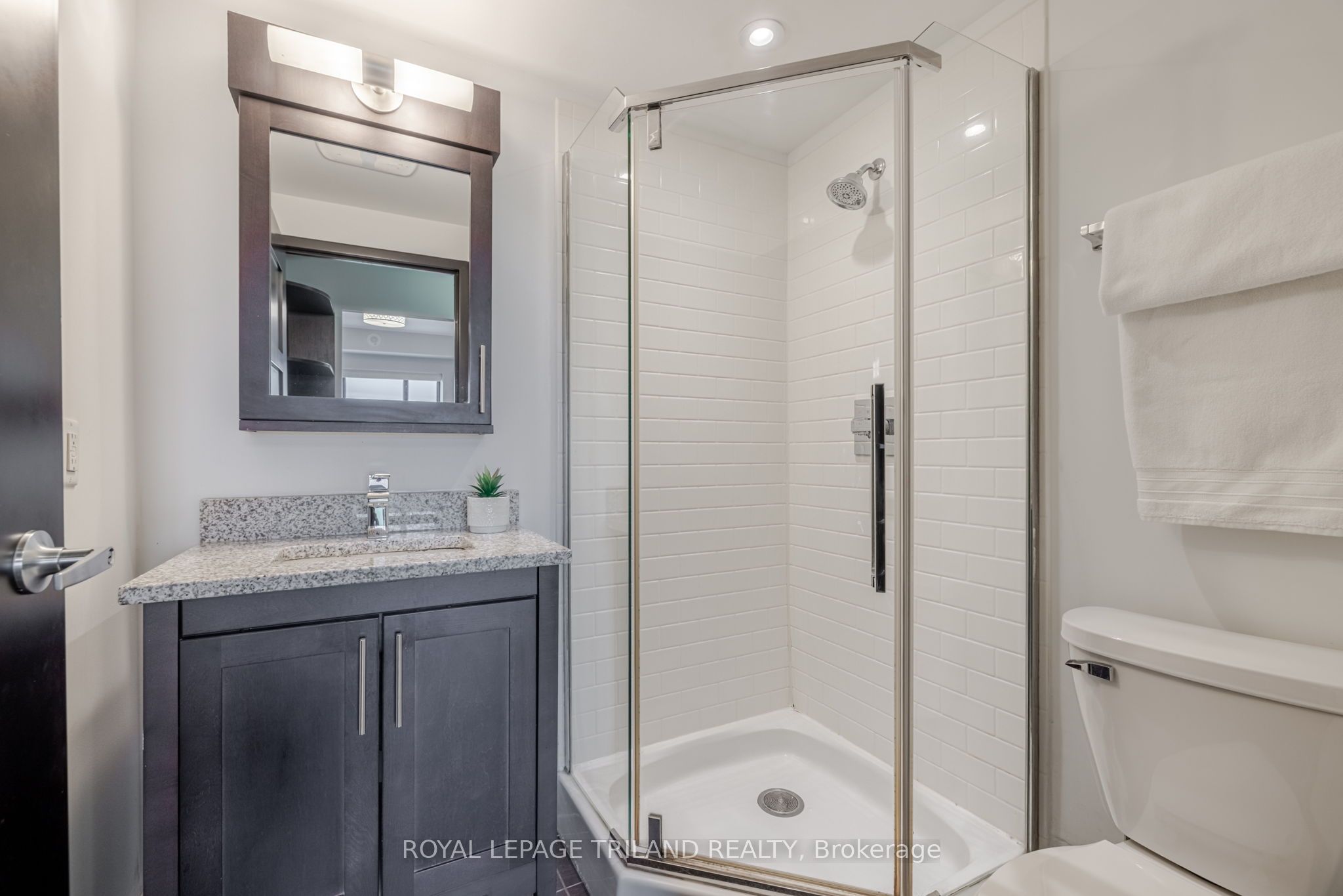 1235 Richmond St Property Photo 15