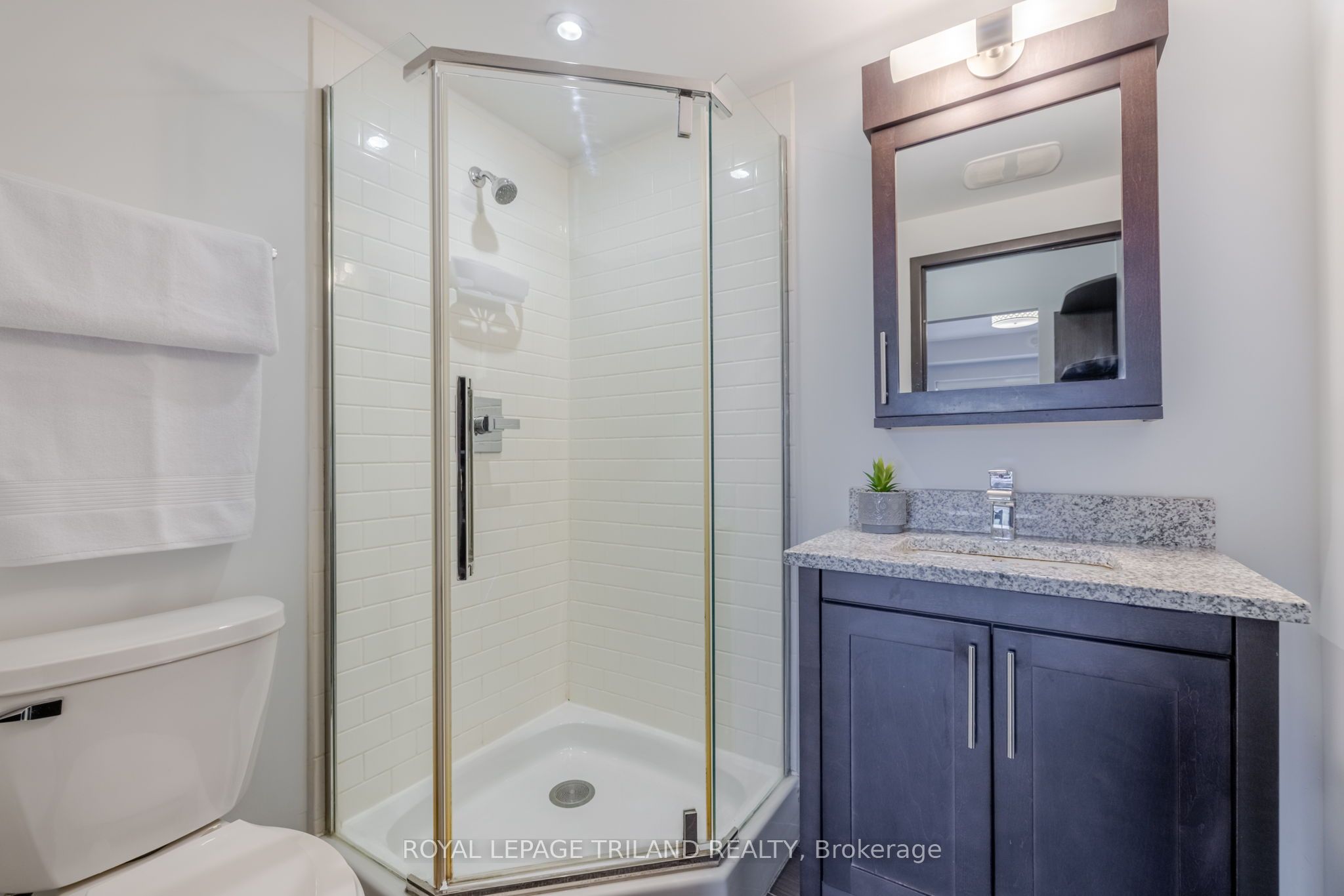 1235 Richmond St Property Photo 19